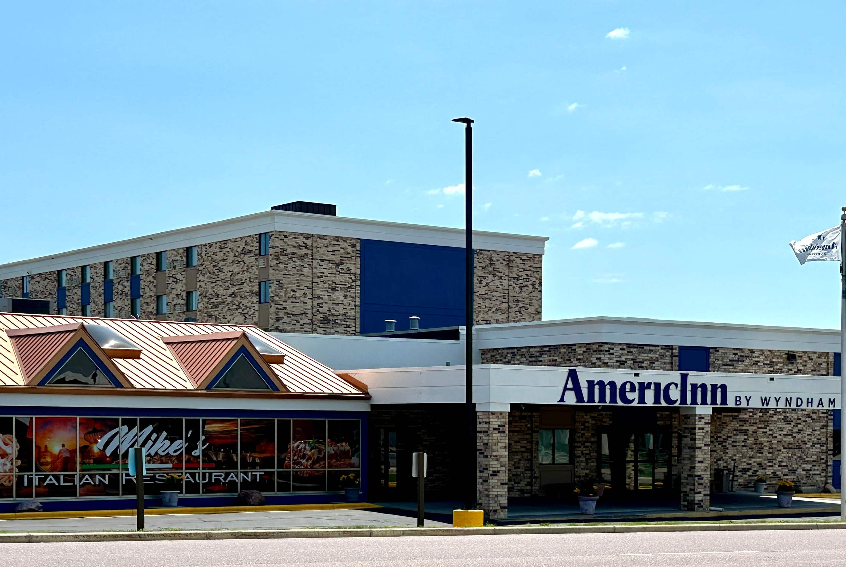 AmericInn & Suites By Wyndham Baraboo Event Center | Baraboo, WI Hotels