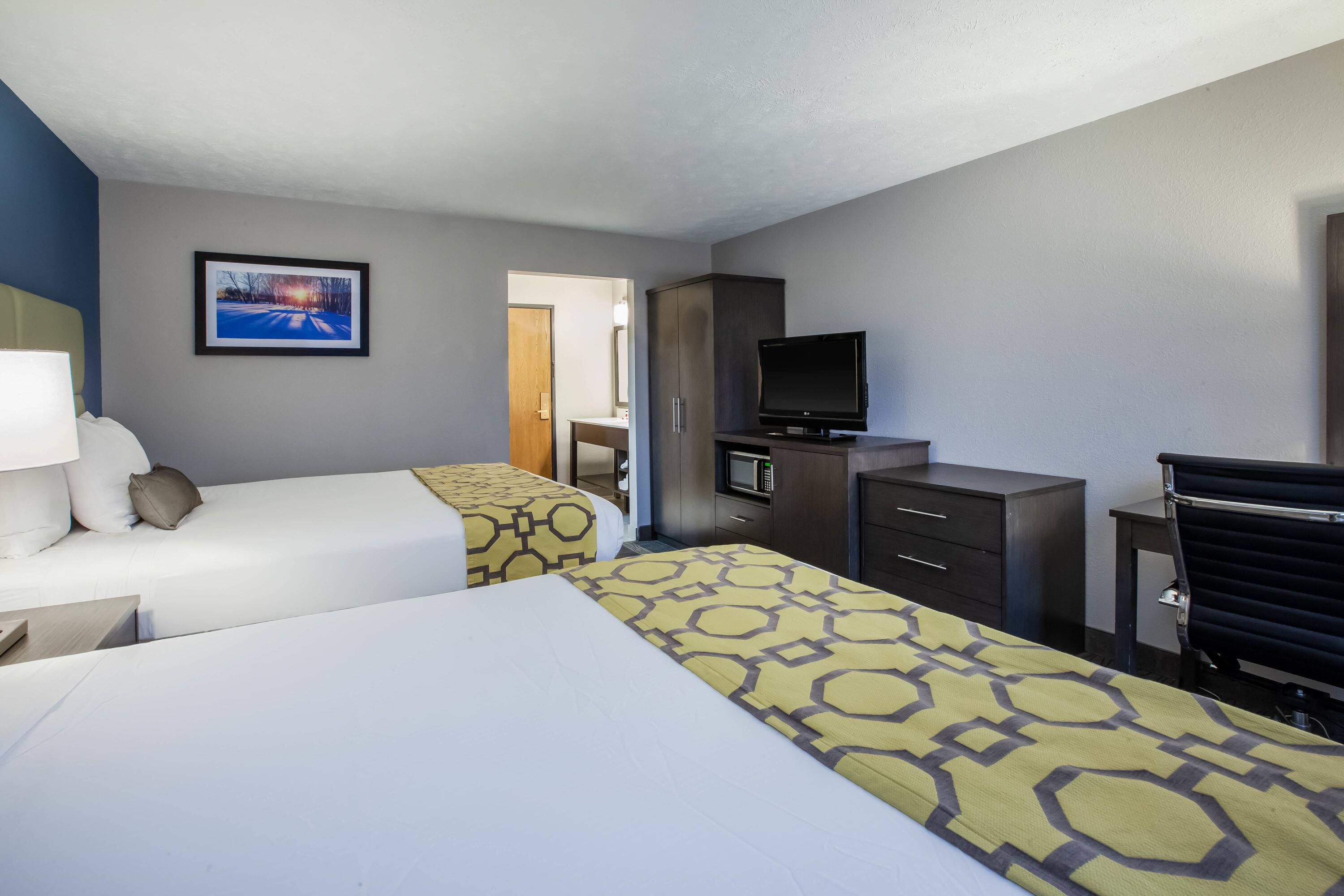 Baymont By Wyndham Traverse City Traverse City MI Hotels   17889 Guest Room 11 