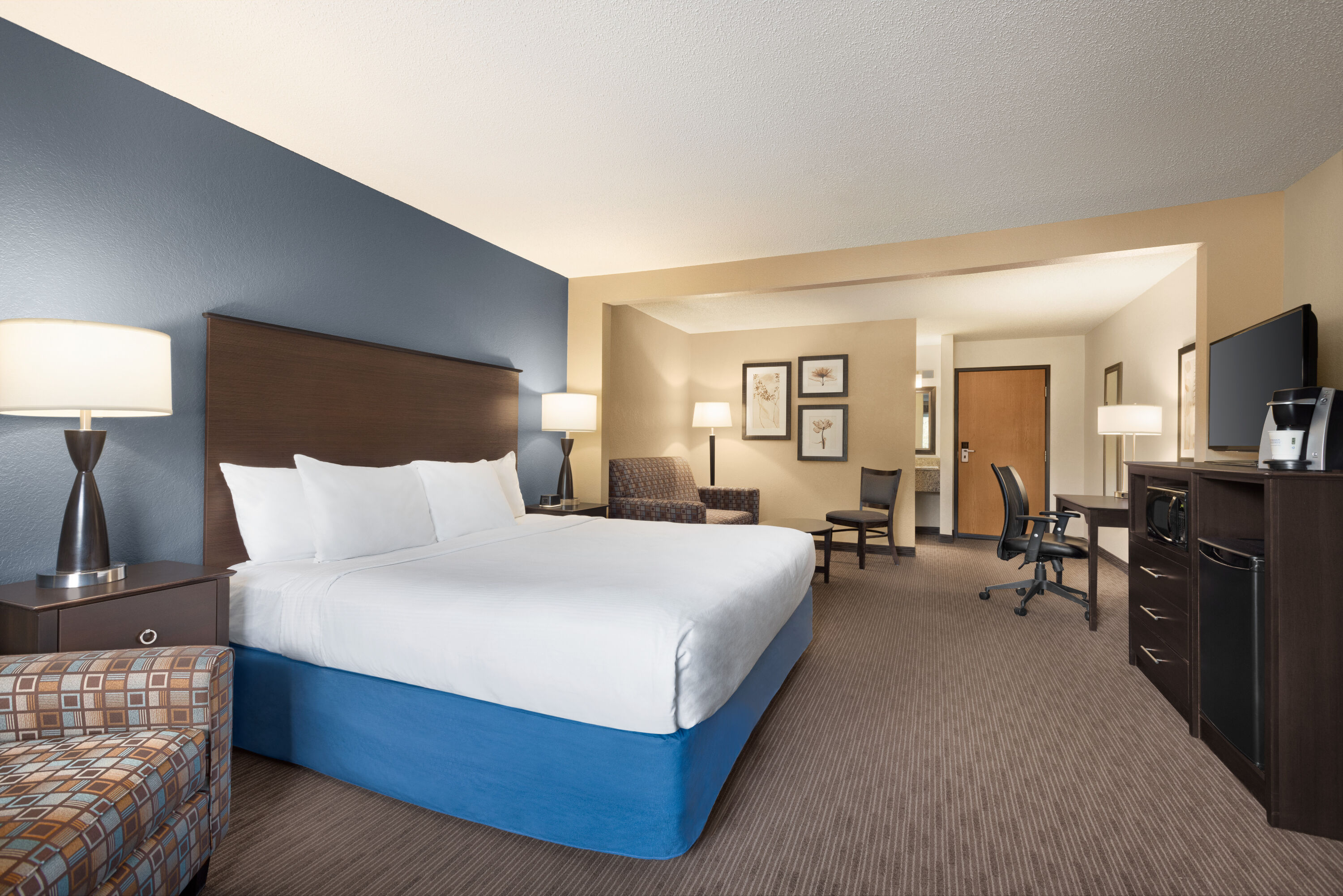 Baymont by Wyndham Owatonna | Owatonna, MN Hotels