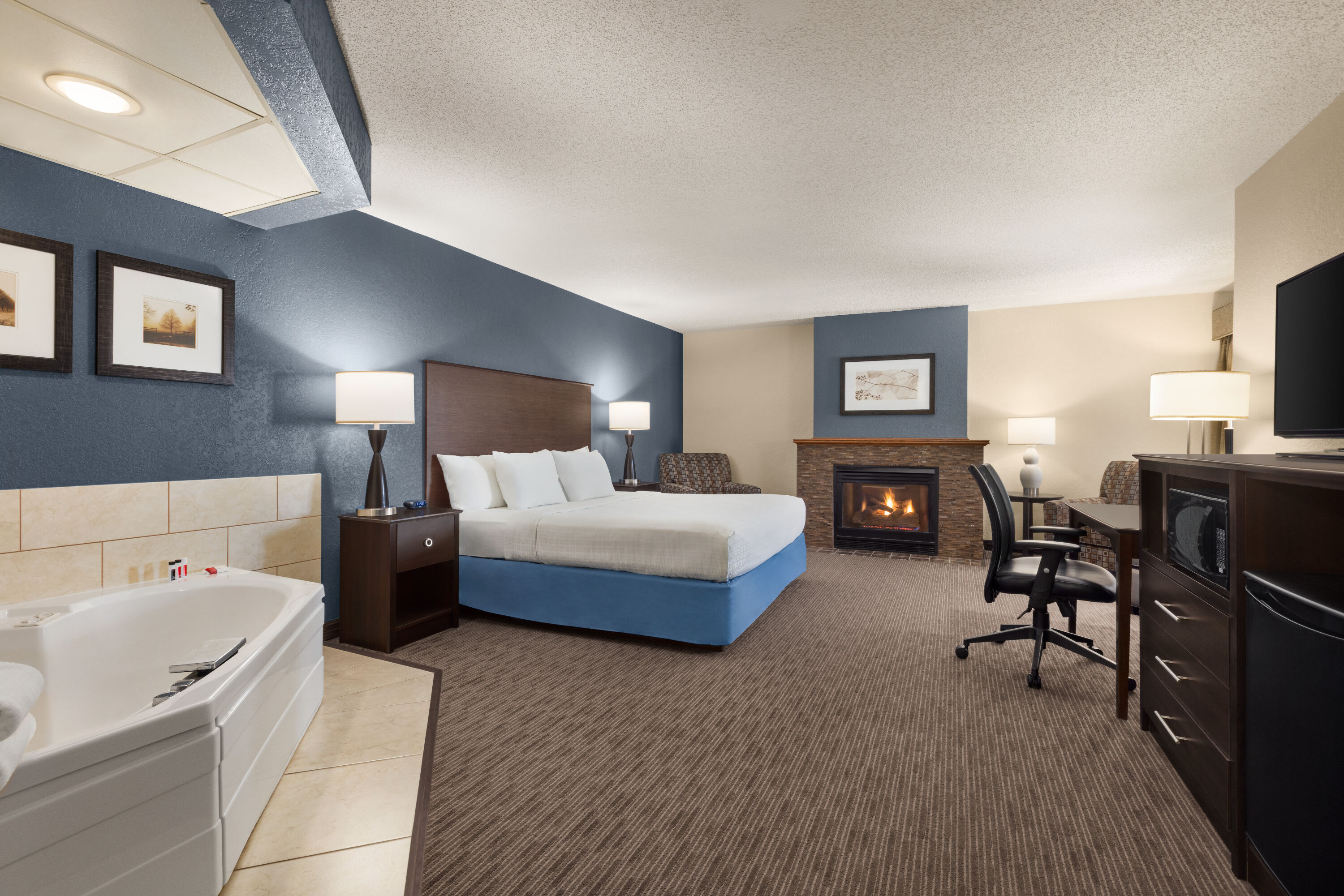 Baymont by Wyndham Owatonna | Owatonna, MN Hotels