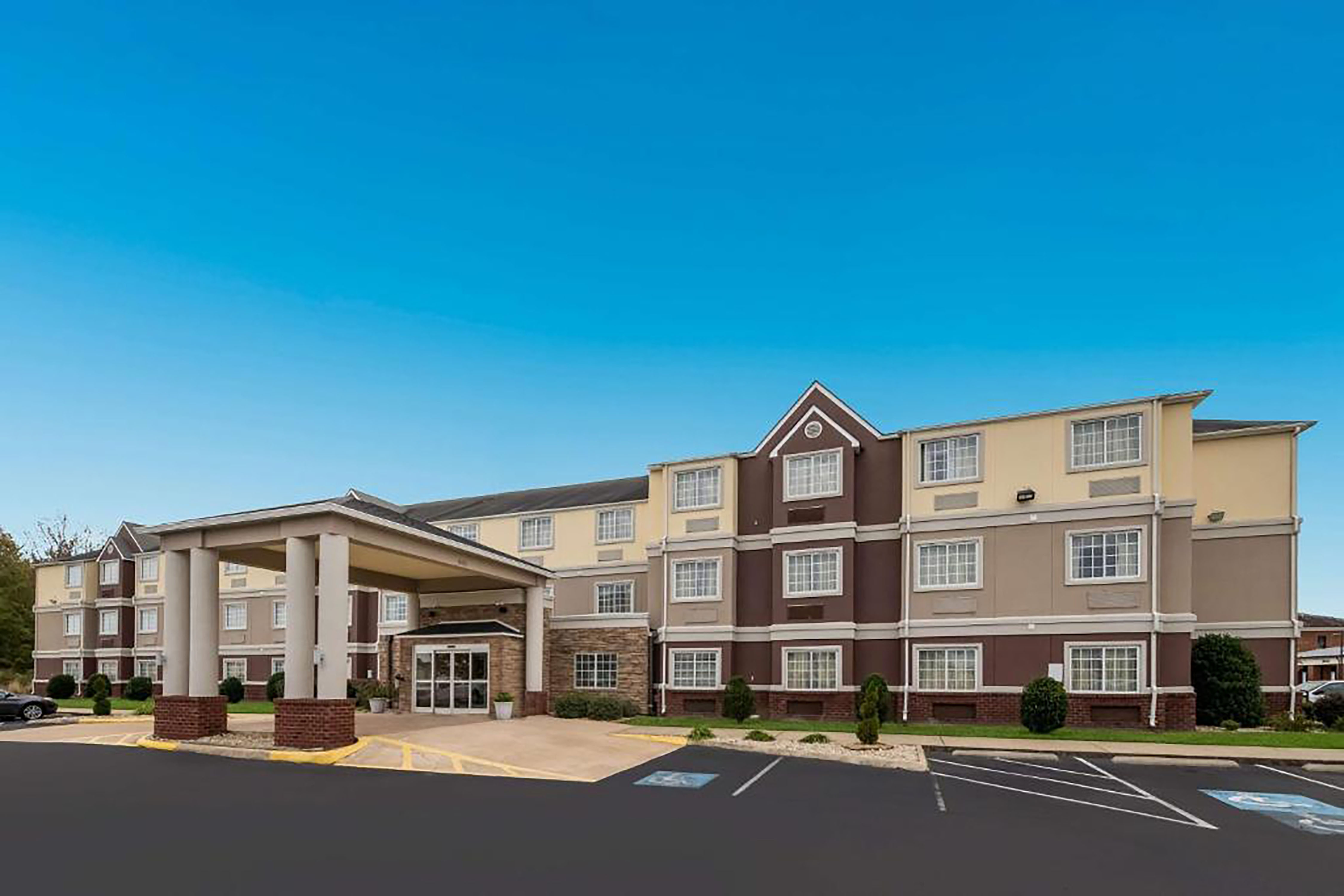 Exterior Day Image of Baymont by Wyndham Elizabeth City hotel in Elizabeth City, North Carolina