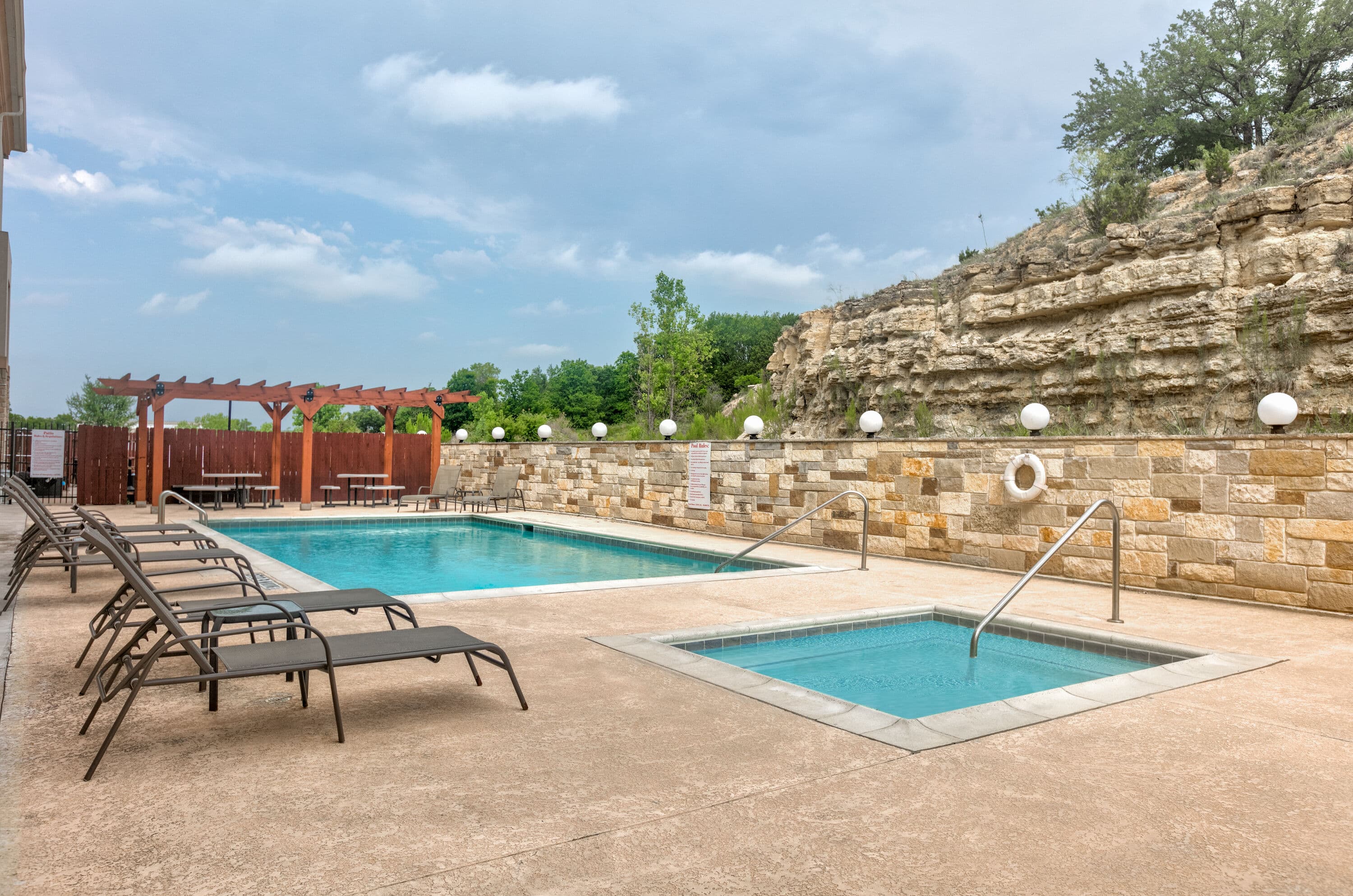 Baymont Inn Suites By Wyndham Glen Rose Glen Rose TX Hotels   57562 Pool View 2 