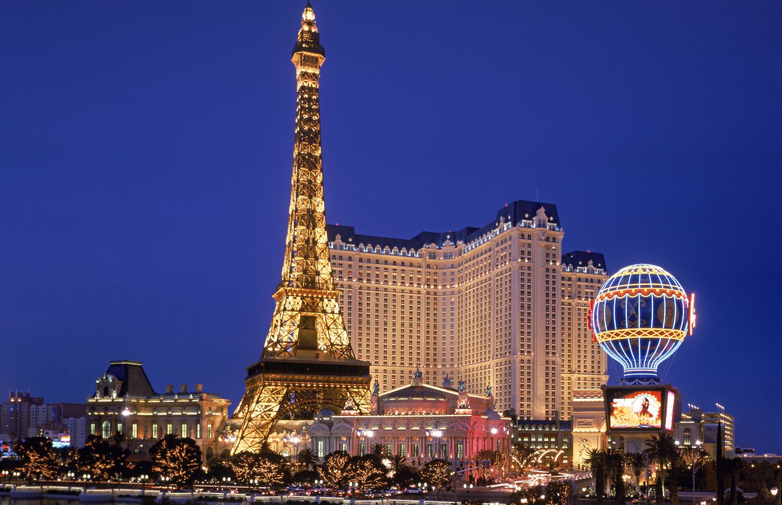 9,645 Hotel Paris In Las Vegas Stock Photos, High-Res Pictures, and Images  - Getty Images