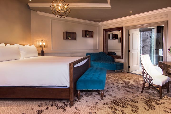 Guest room at the The Cromwell Las Vegas in Las Vegas, Nevada