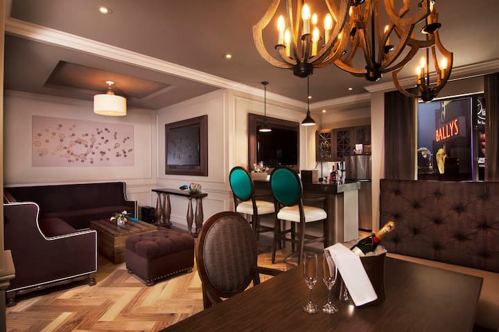 Guest room at the The Cromwell Las Vegas in Las Vegas, Nevada