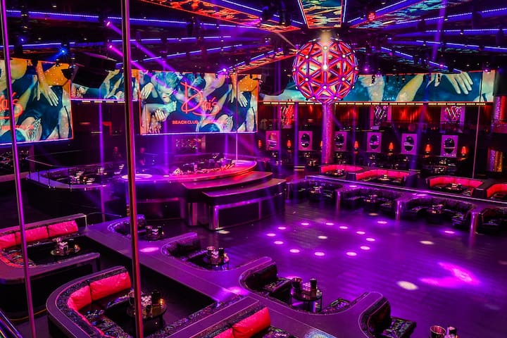 Entertainment at The Cromwell Las Vegas in Las Vegas, Nevada