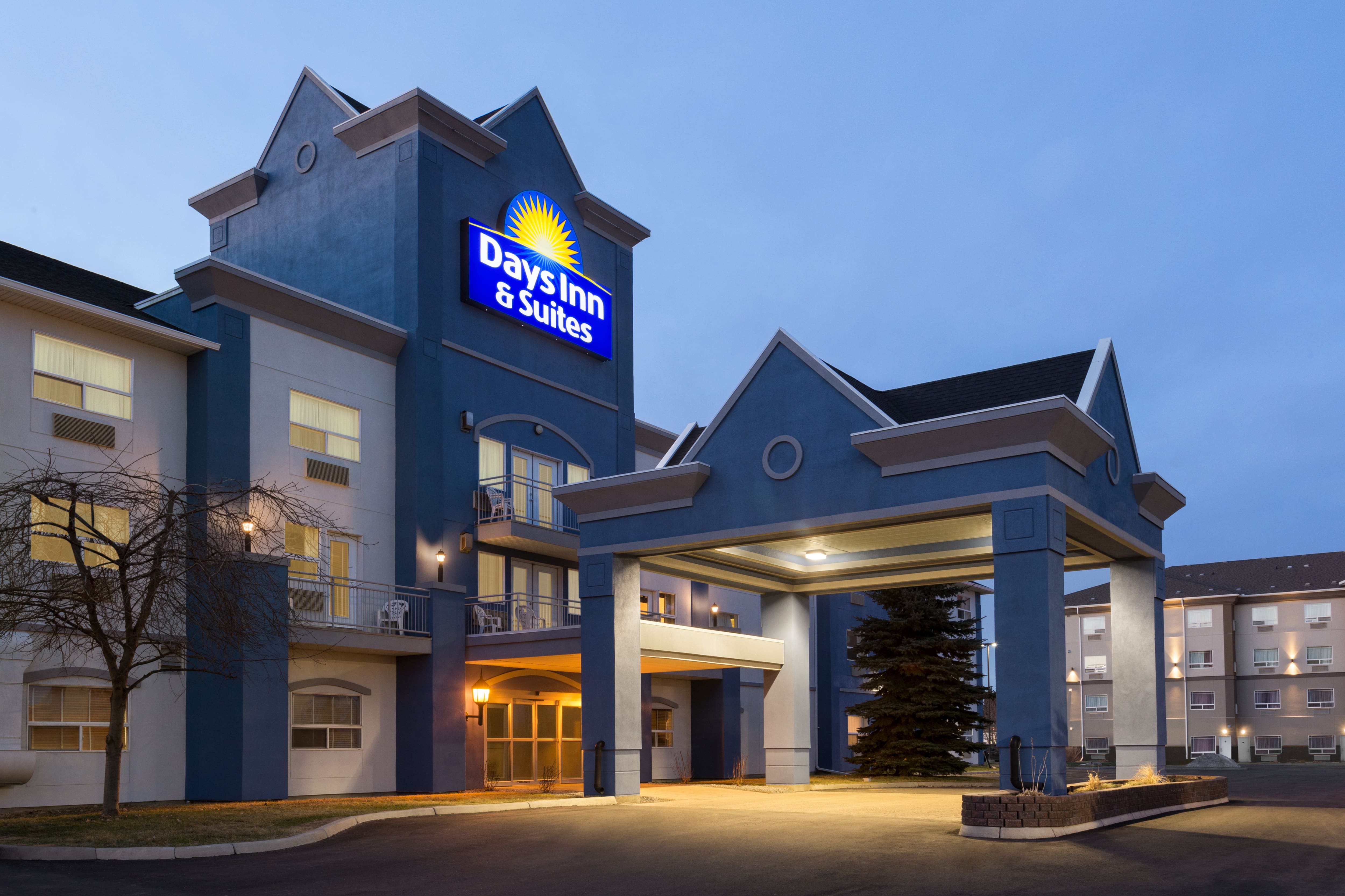 Days Inn Suites By Wyndham Brooks Brooks AB Hotels   51301 Exterior View 3 