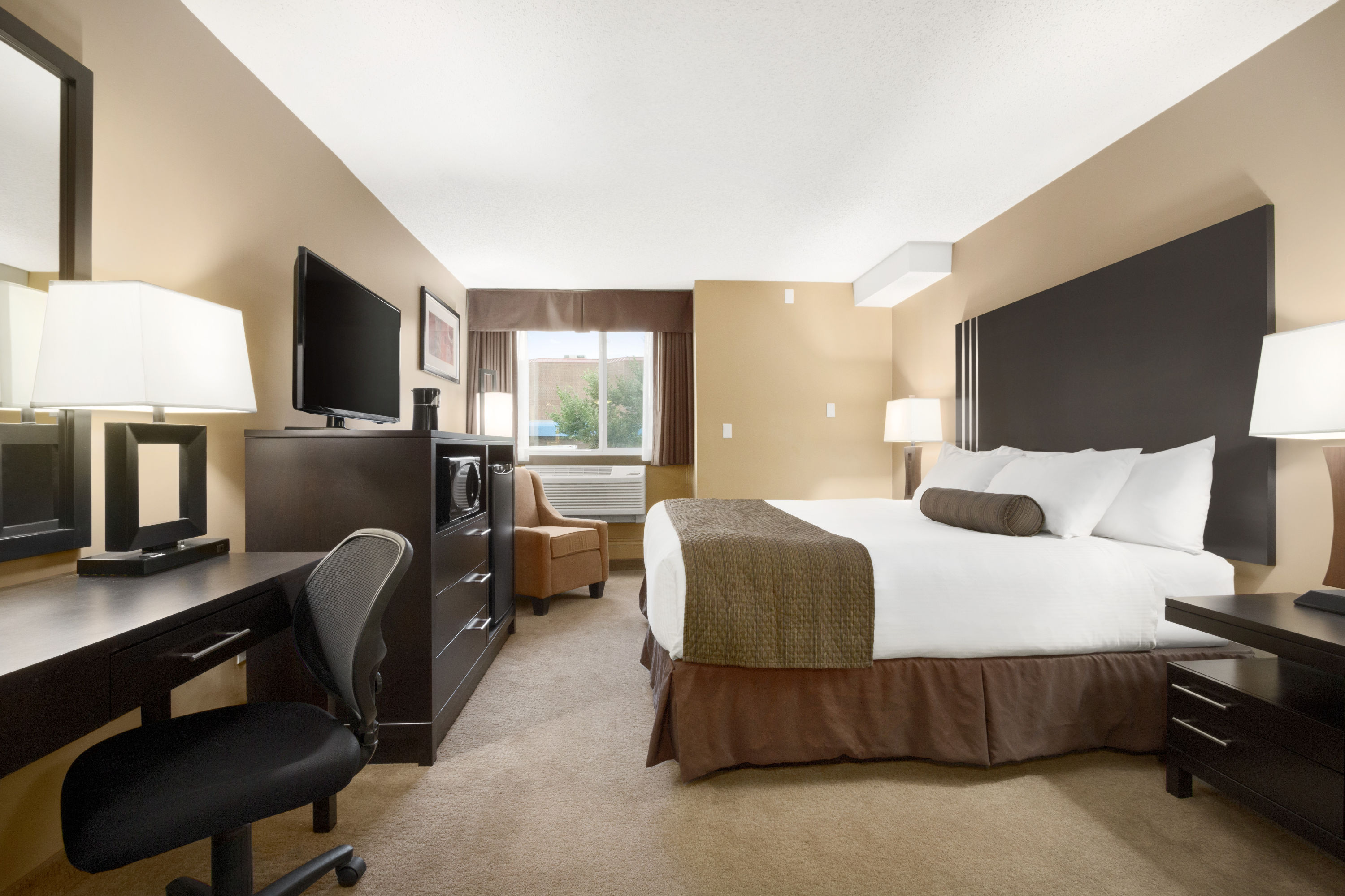 Days Inn By Wyndham Calgary Northwest Calgary Ab Hotels 2086