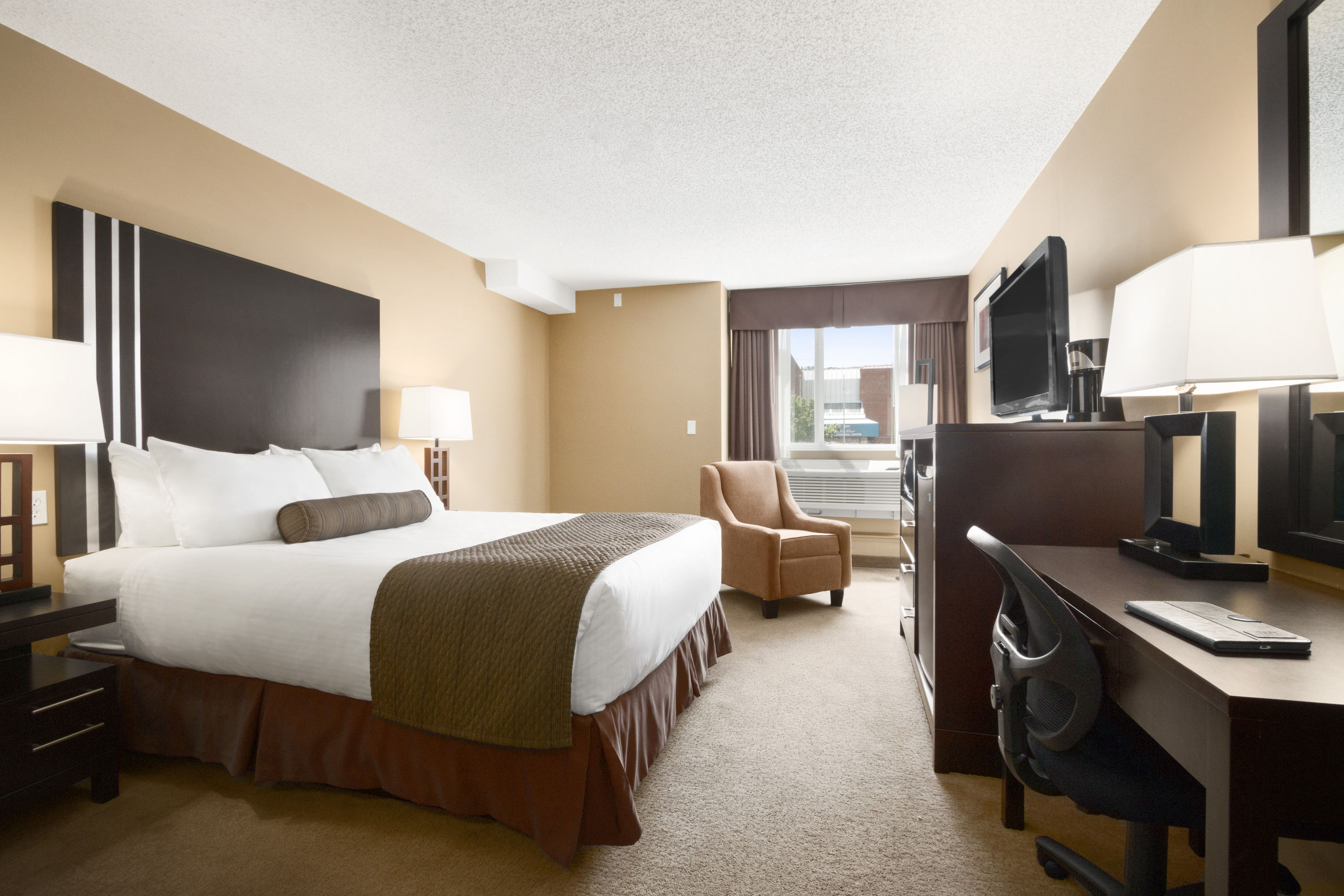 Days Inn by Wyndham Calgary Northwest | Calgary, AB Hotels