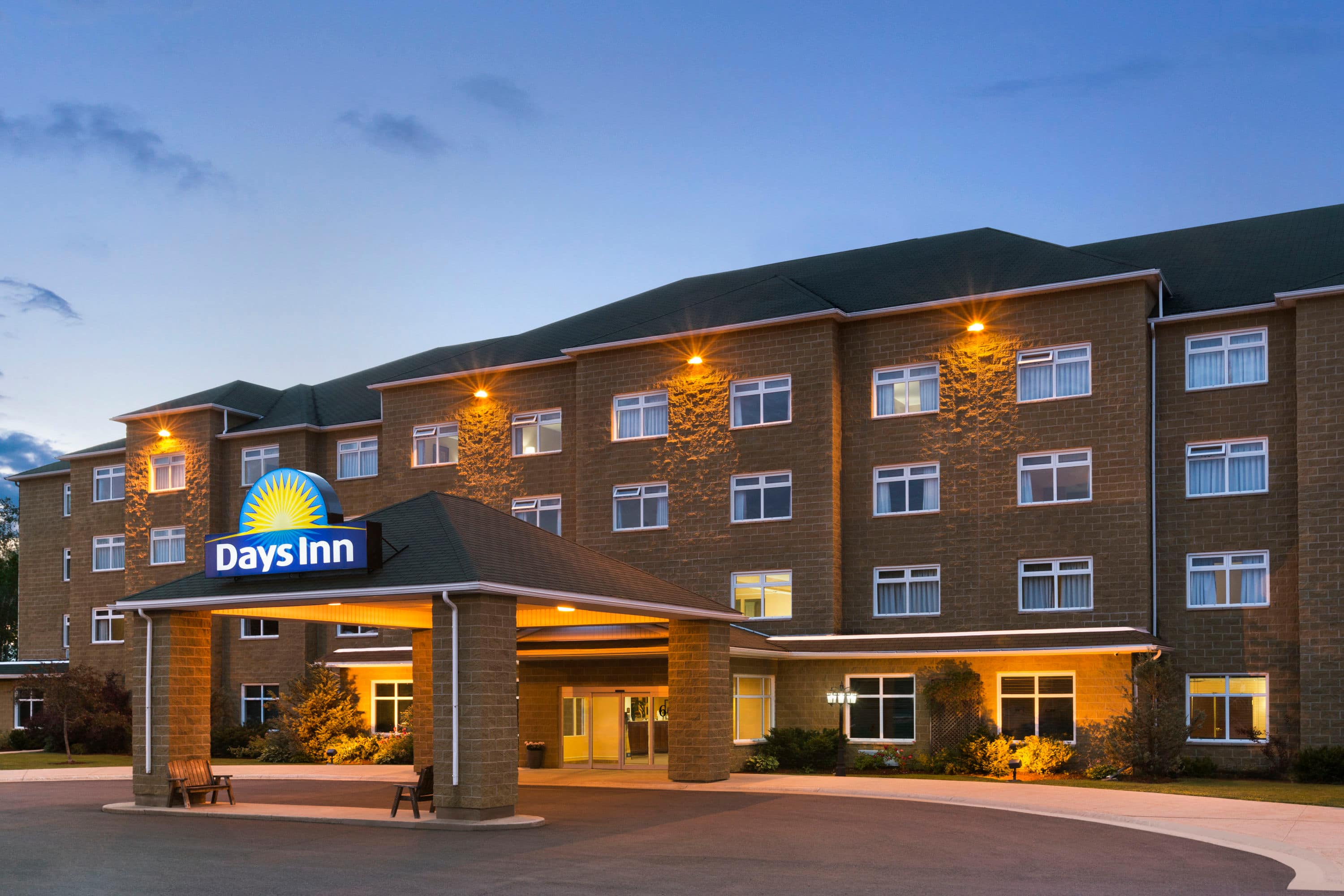 Days Inn by Wyndham Oromocto / #CanadaDo / Best Places to Stay in Oromocto