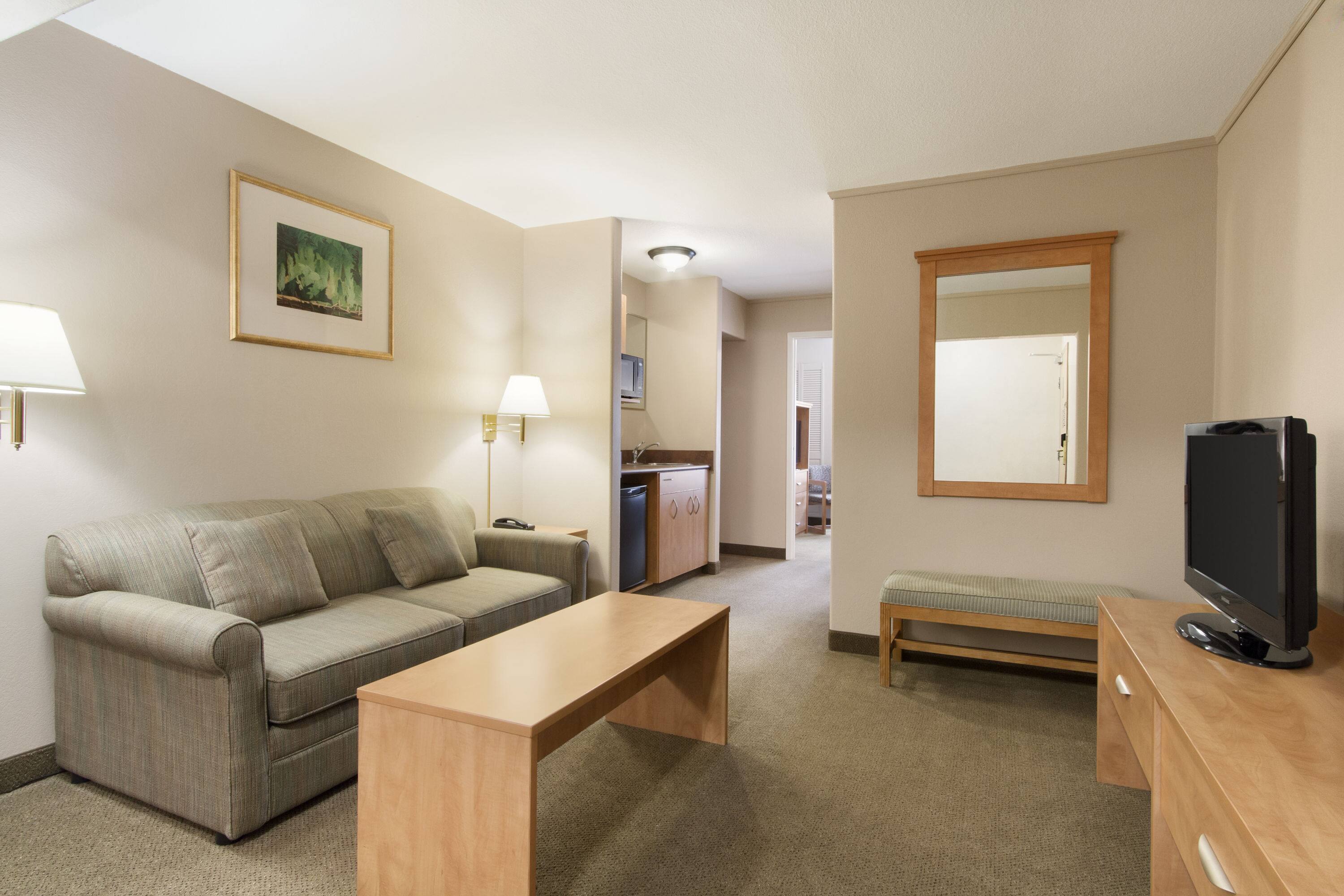 Days Inn & Suites By Wyndham Thunder Bay | Thunder Bay, ON Hotels