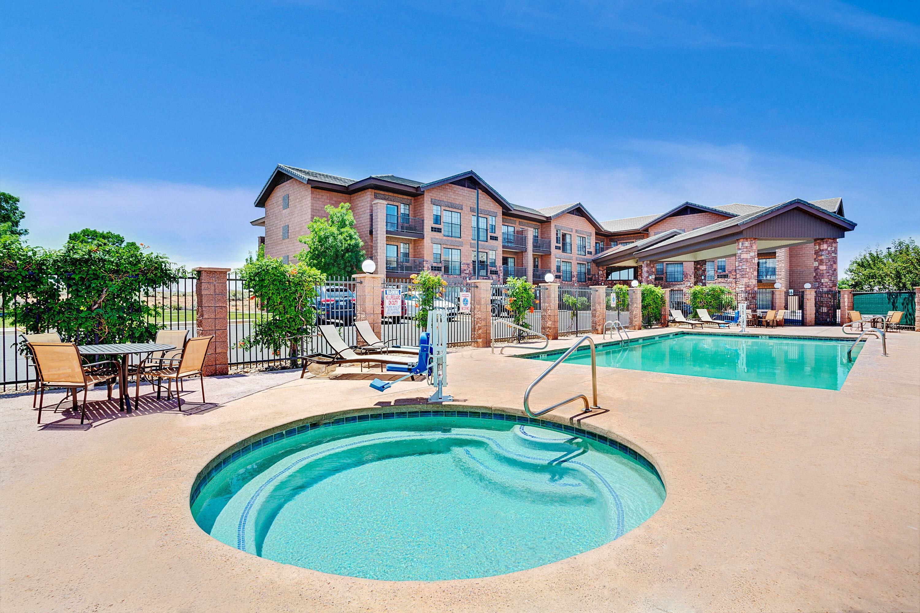 Days Inn Suites By Wyndham Page Lake Powell Page Az Hotels - 