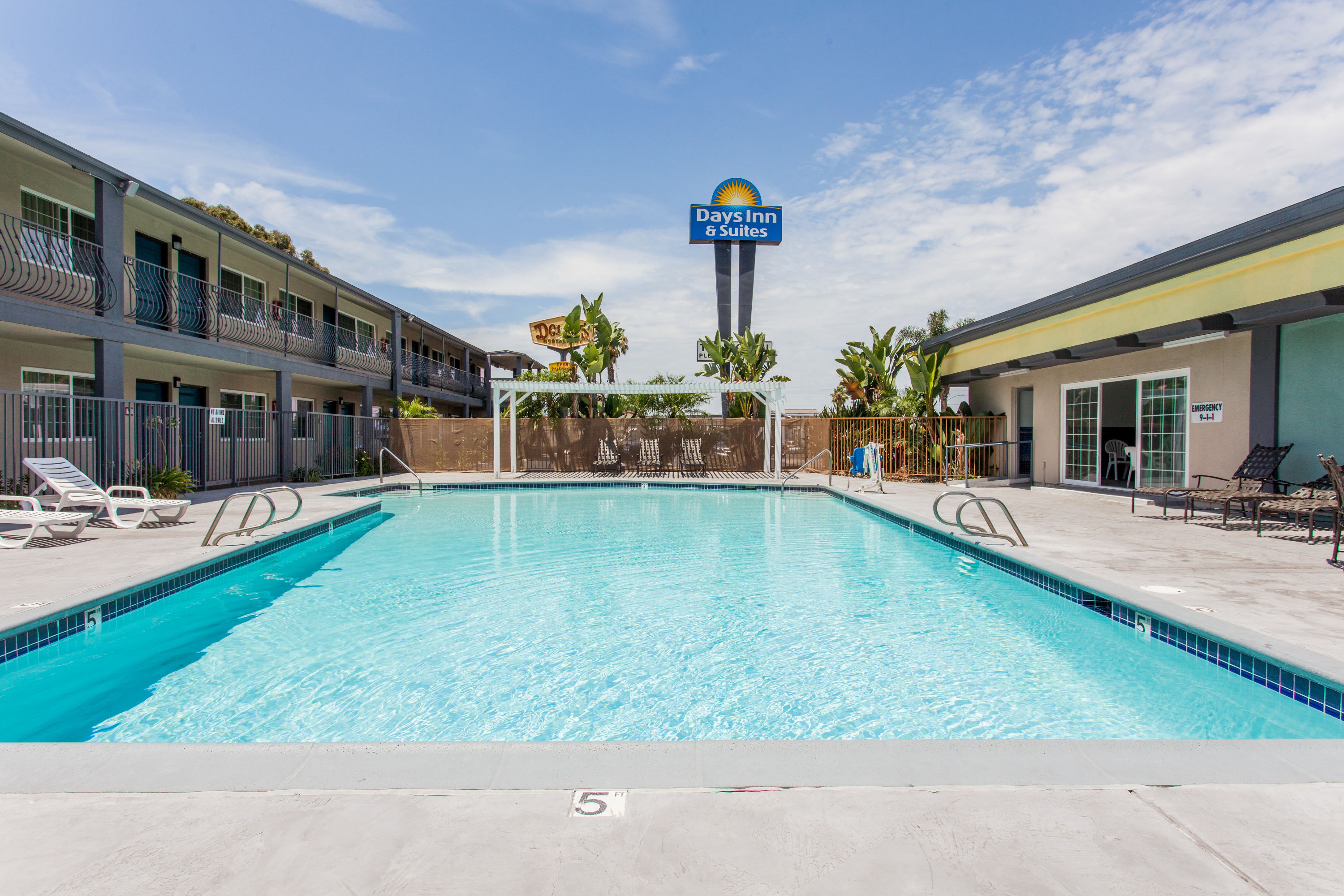 45+ neu Sammlung Day Inn San Diego : Days Inn Suites SeaWorld San Diego, CA - See Discounts : Days inn san diego hotel circle near seaworld 3 stars san diego, california within us travel directory one of our top picks in san diego.