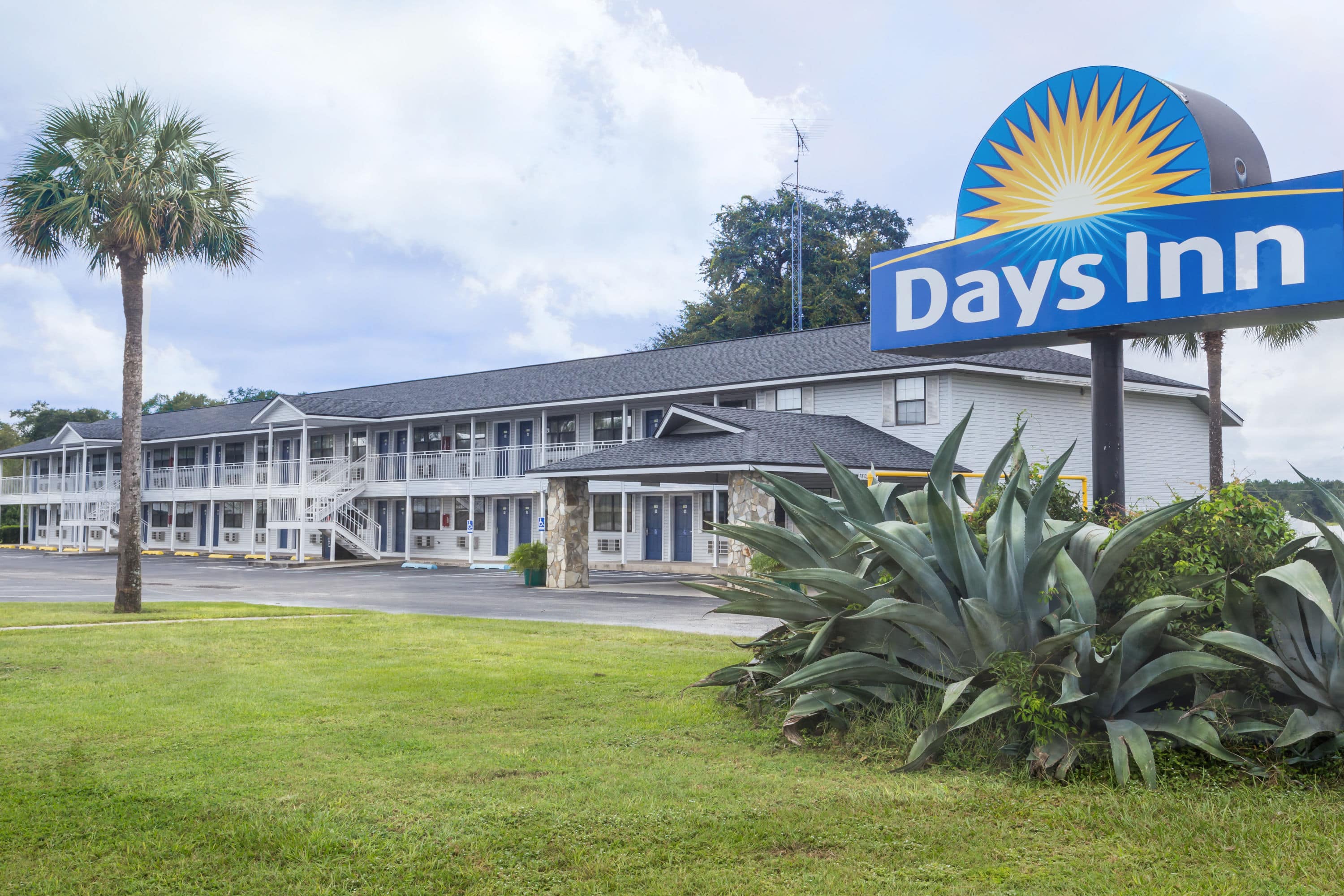 Days Inn by Wyndham Madison Madison, FL Hotels