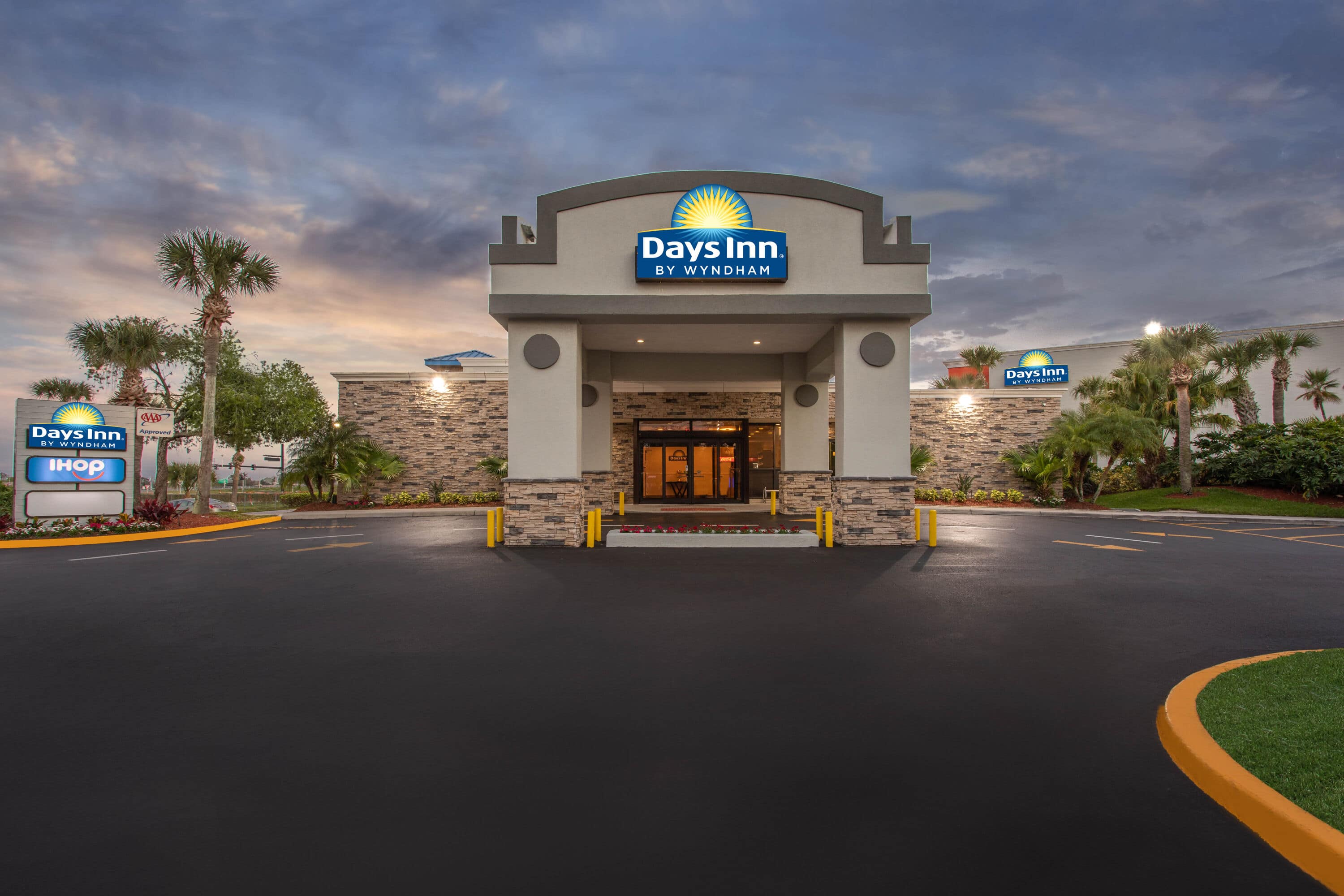 Days Inn By Wyndham Orlando Conv Center International Dr Orlando Fl Hotels