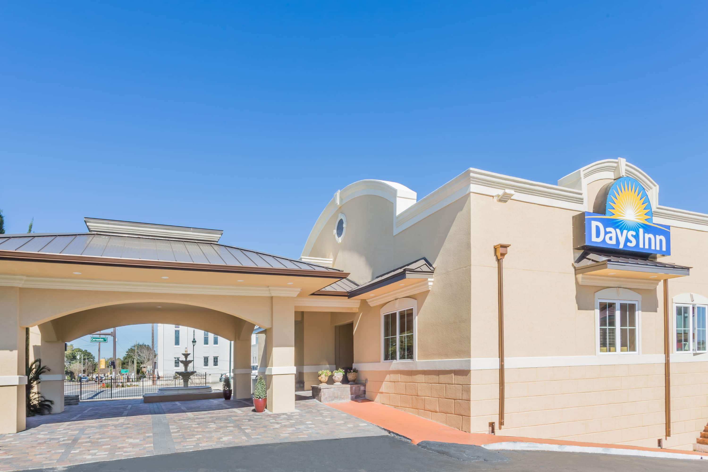 Days Inn By Wyndham Pensacola - Historic Downtown | Pensacola, FL Hotels