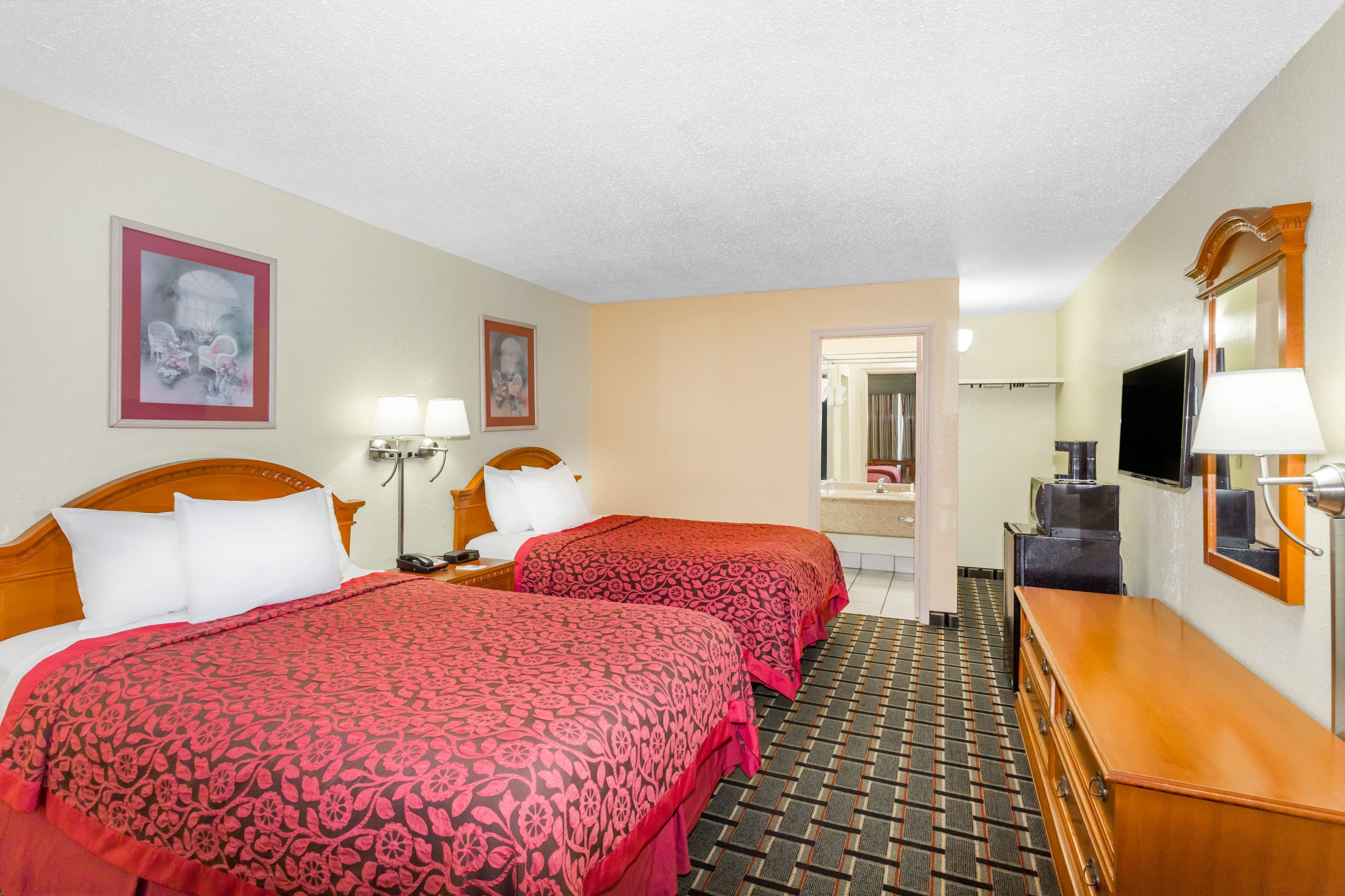 Daysinn By Wyndham Savannah Airport Hotel Reviews Garden