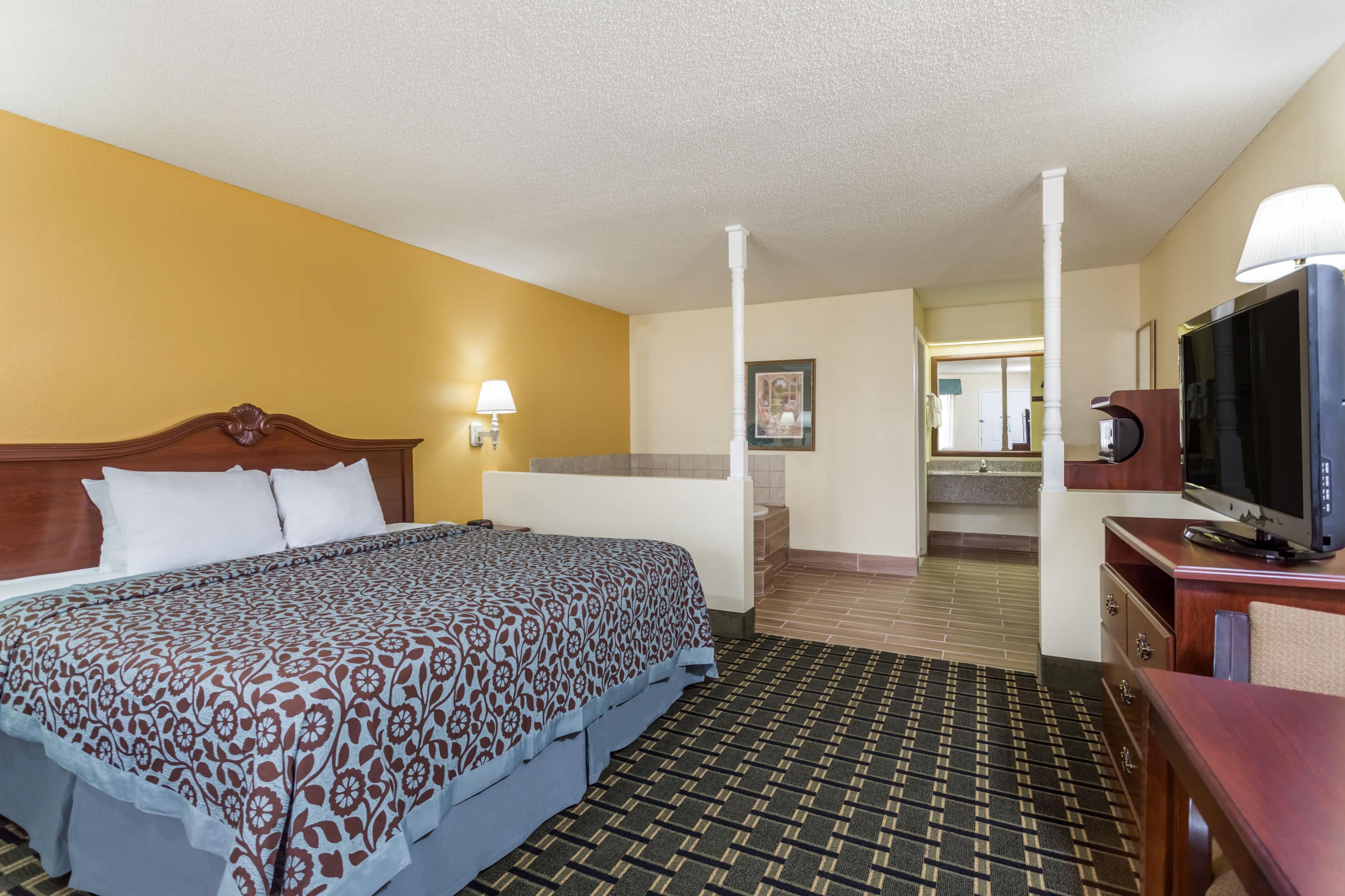 Days Inn Suites By Wyndham Warner Robins Near Robins Afb - 