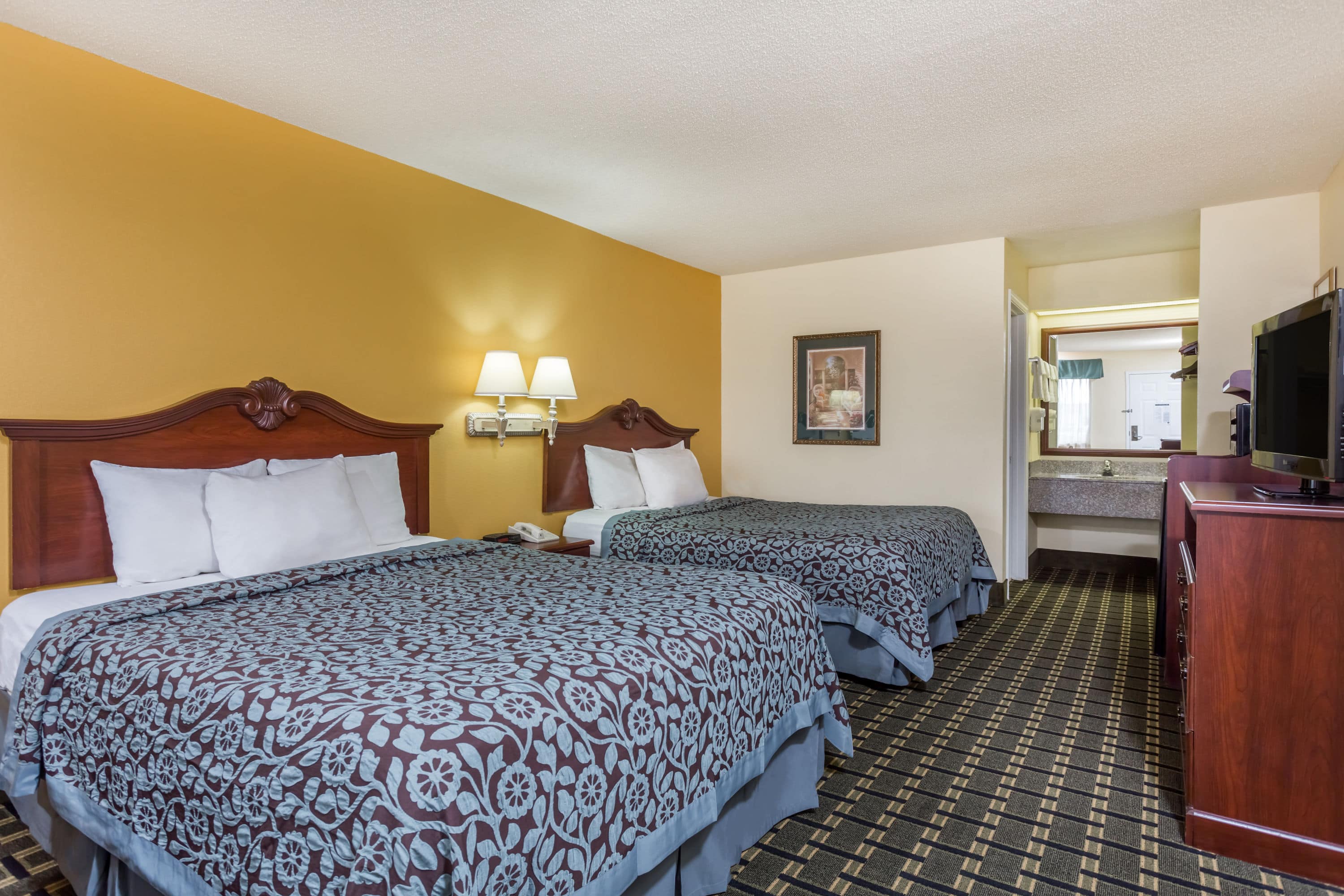 Days Inn Suites By Wyndham Warner Robins Near Robins Afb - 