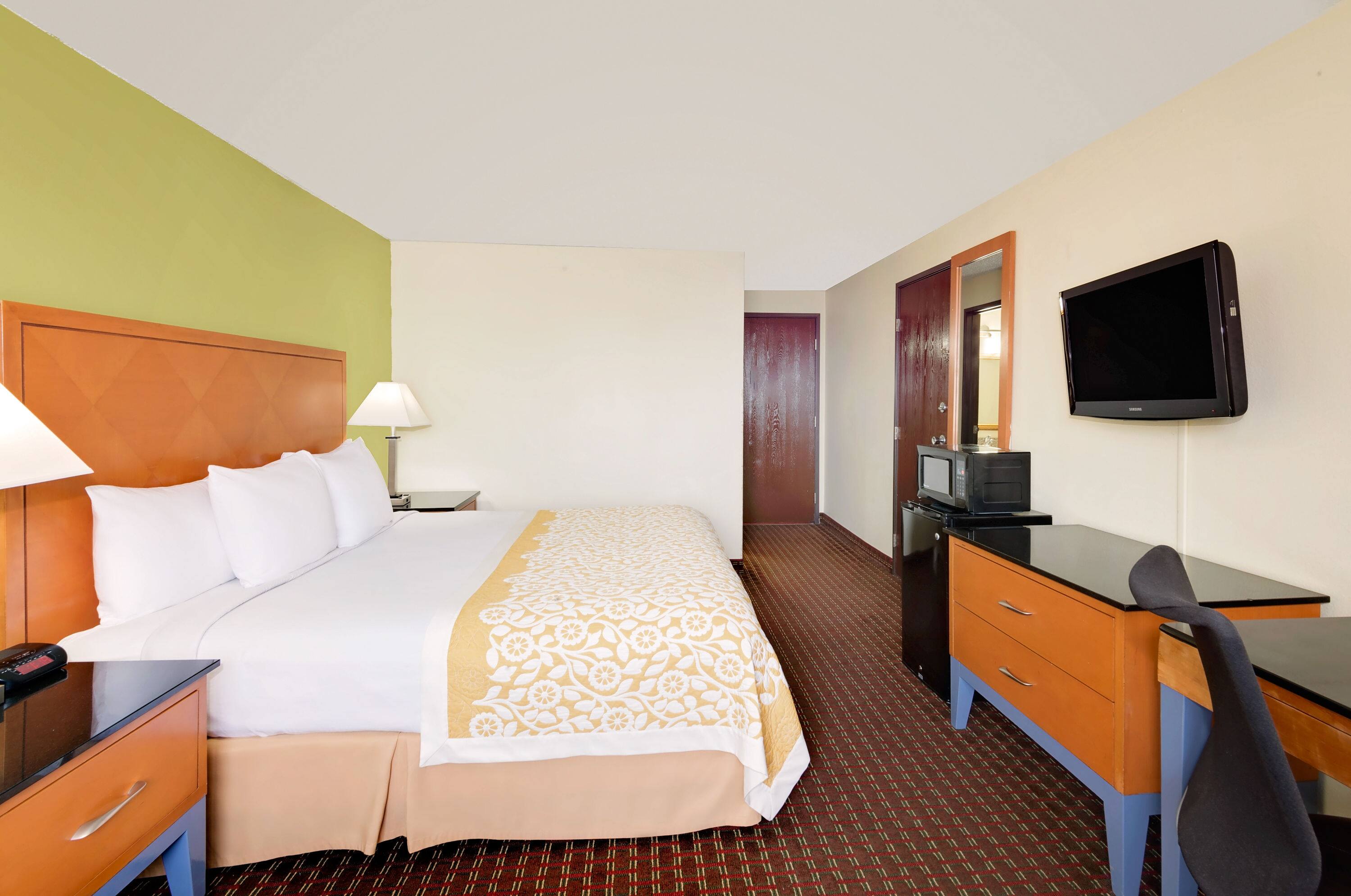 Days Inn By Wyndham Fort Dodge Fort Dodge Ia Hotels - 