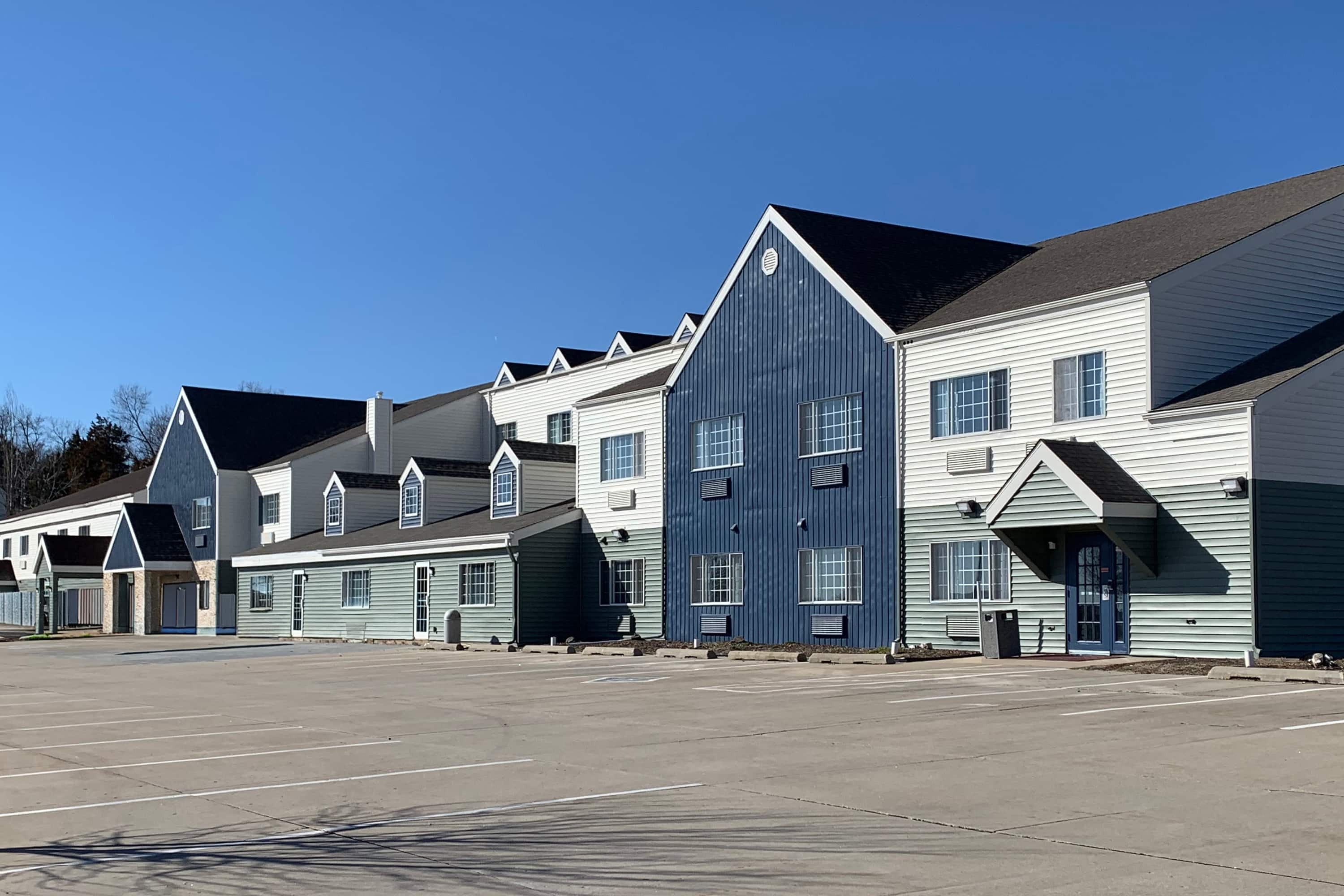 Days Inn & Suites by Wyndham Williamsburg IA North | Williamsburg, IA ...