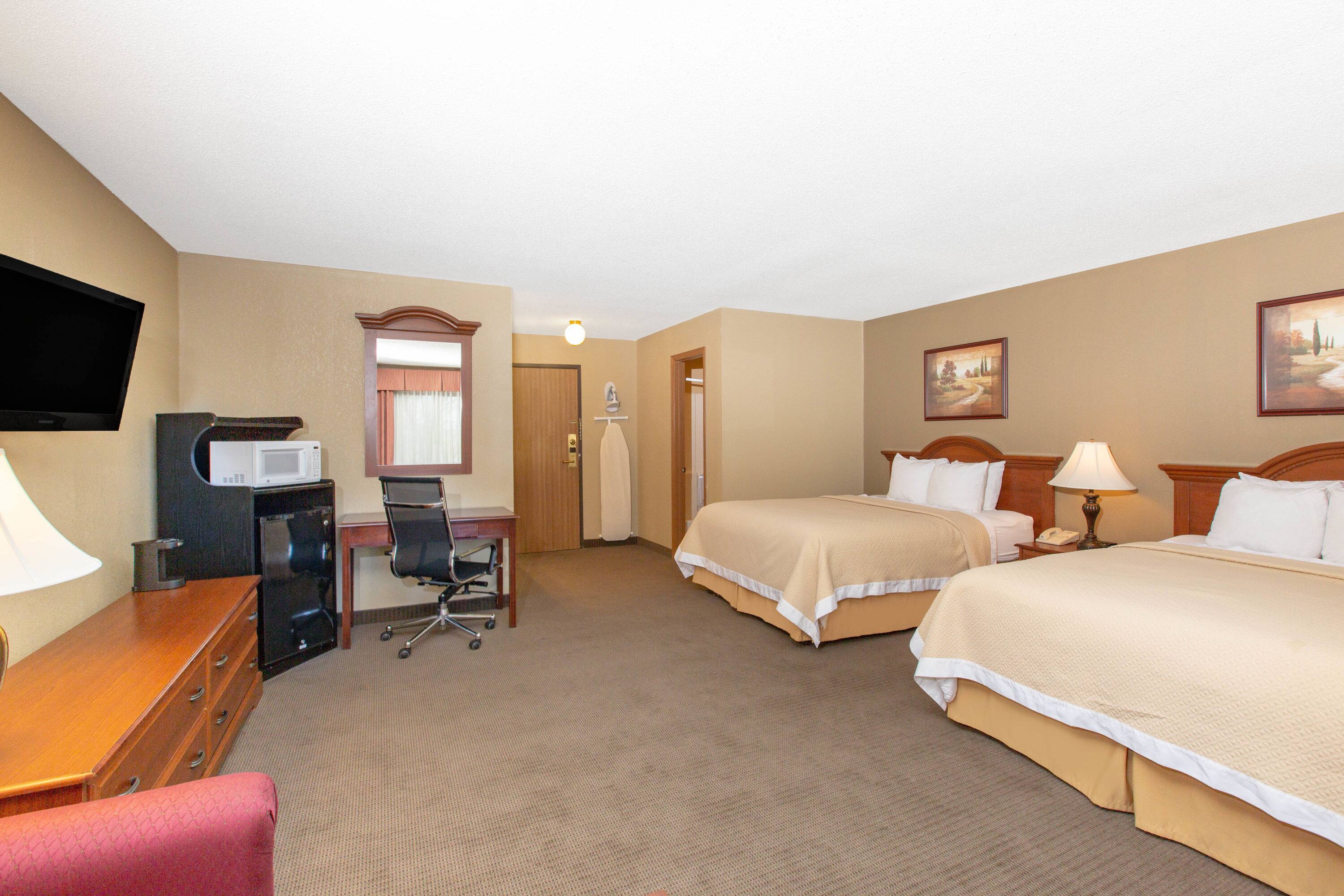 Days Inn By Wyndham Salina I 70 Salina Ks Hotels - 