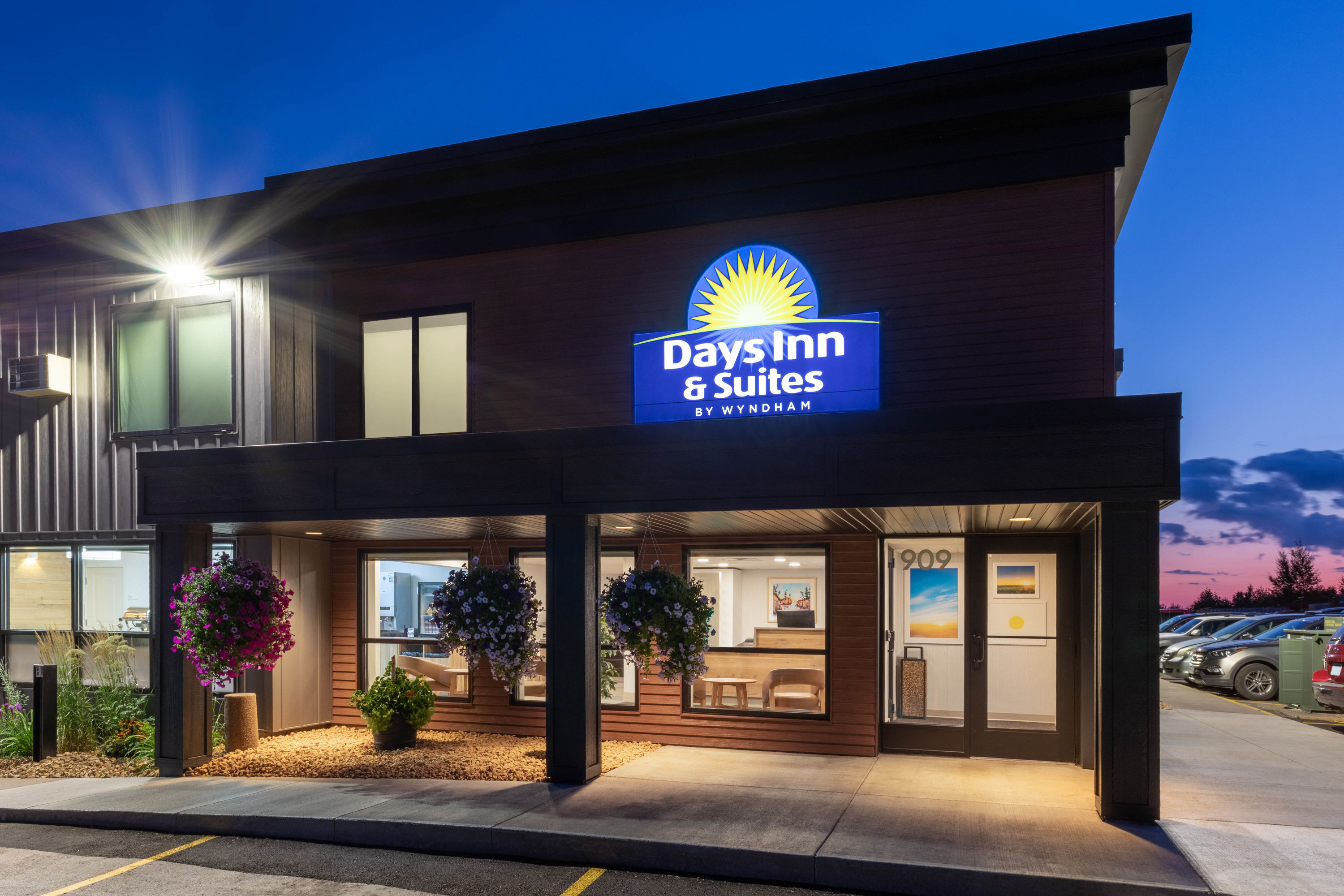 Days Inn & Suites by Wyndham Duluth by the Mall Duluth, MN Hotels