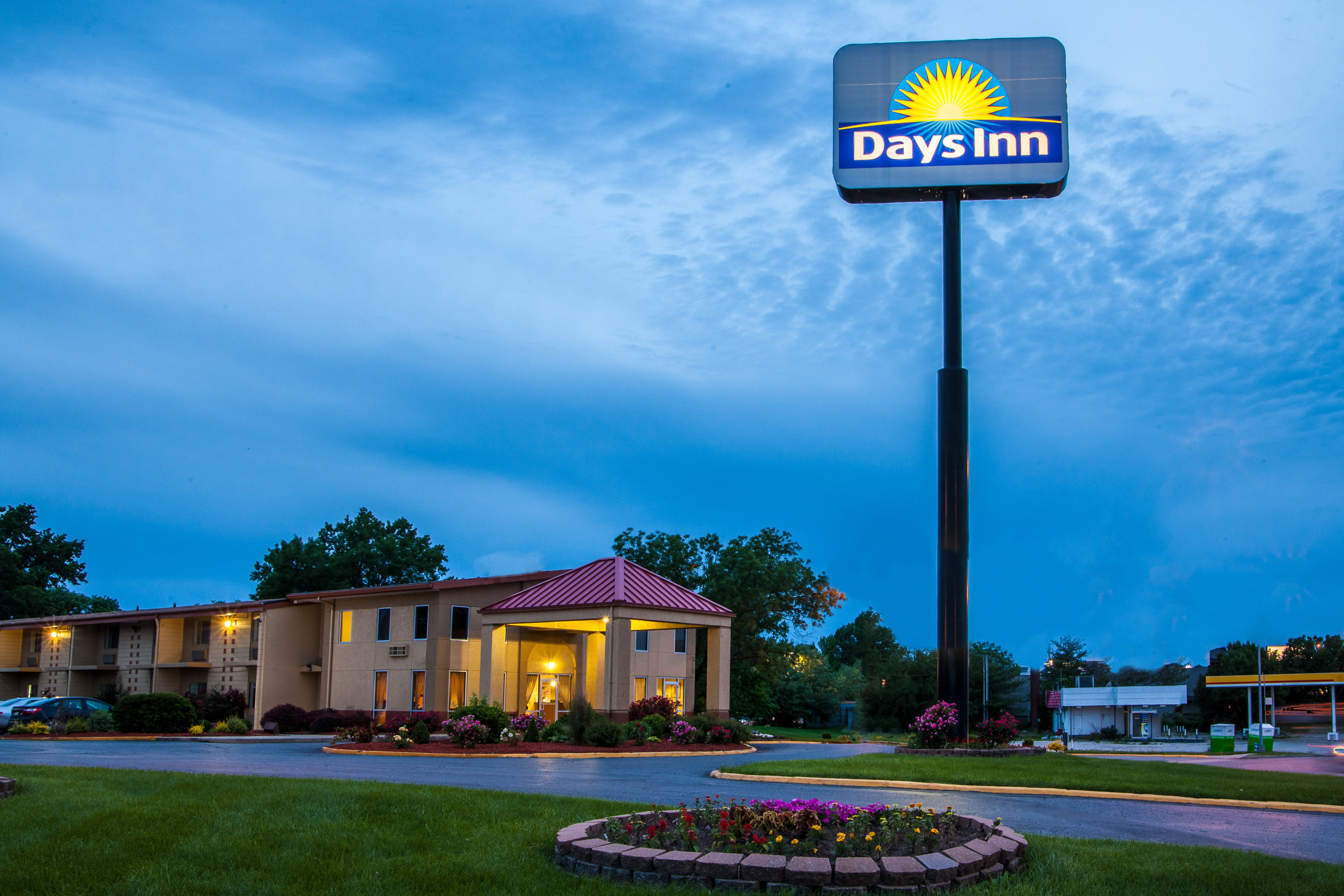 Days Inn By Wyndham Columbia I 70 Columbia Mo Hotels