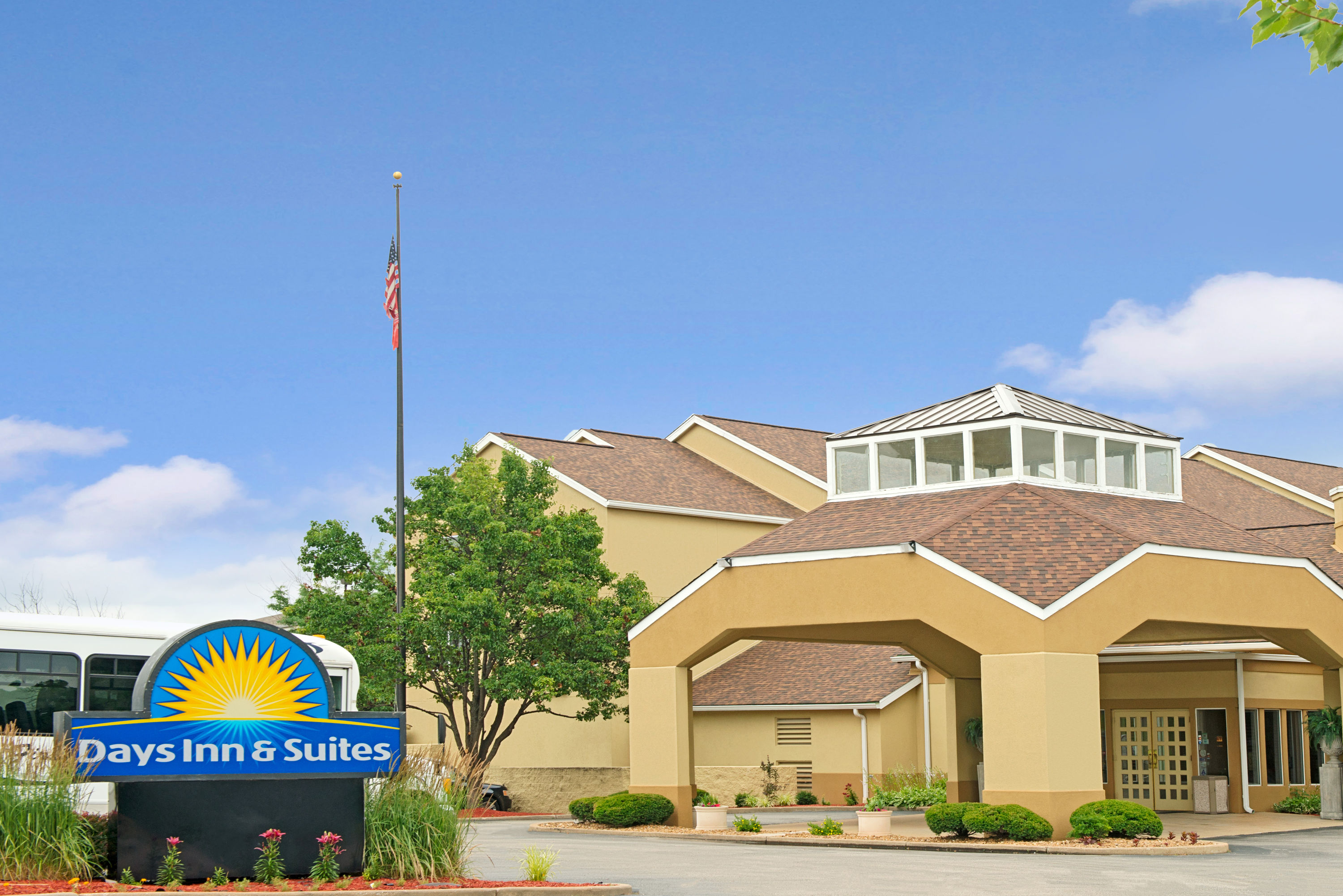 Days Inn Suites By Wyndham St Louis Westport Plaza Saint