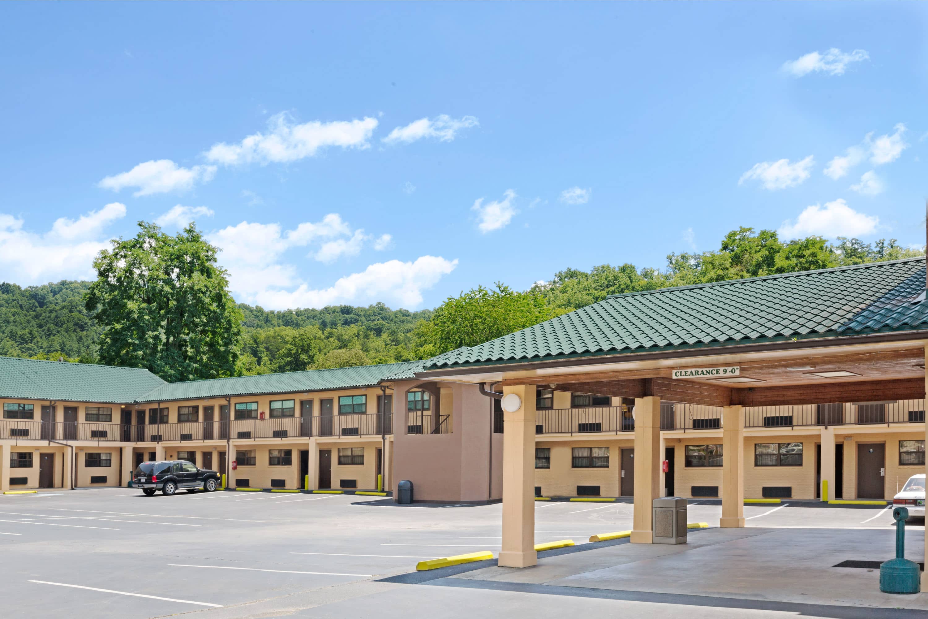 hotels close to casino in cherokee nc