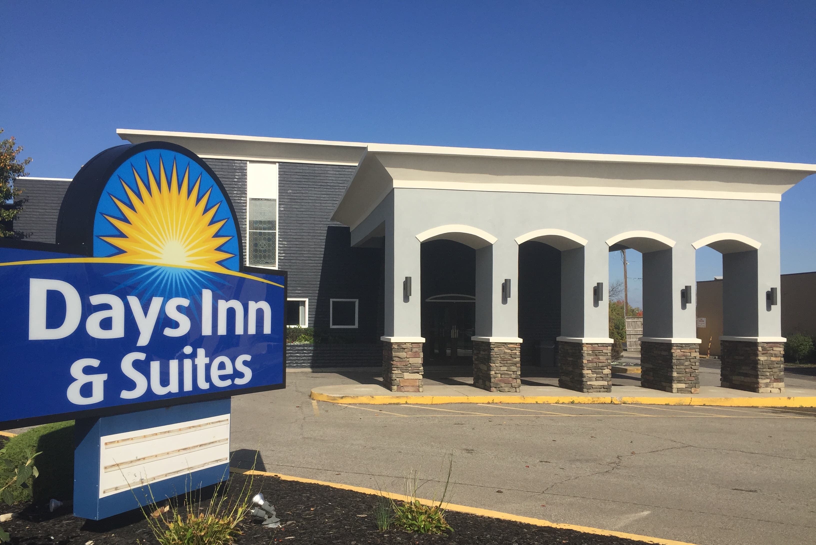 Days Inn Suites By Wyndham Cincinnati North Cincinnati - 