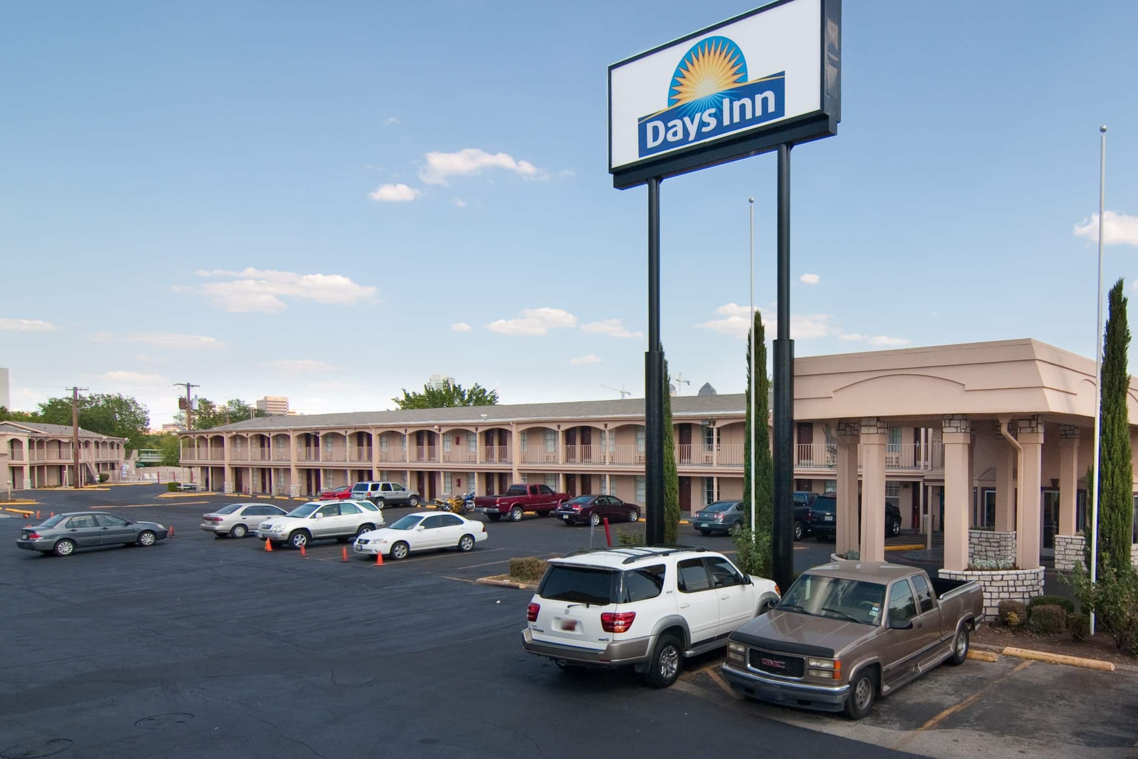 Days Inn by Wyndham Market Center Dallas Love Field Dallas, TX Hotels