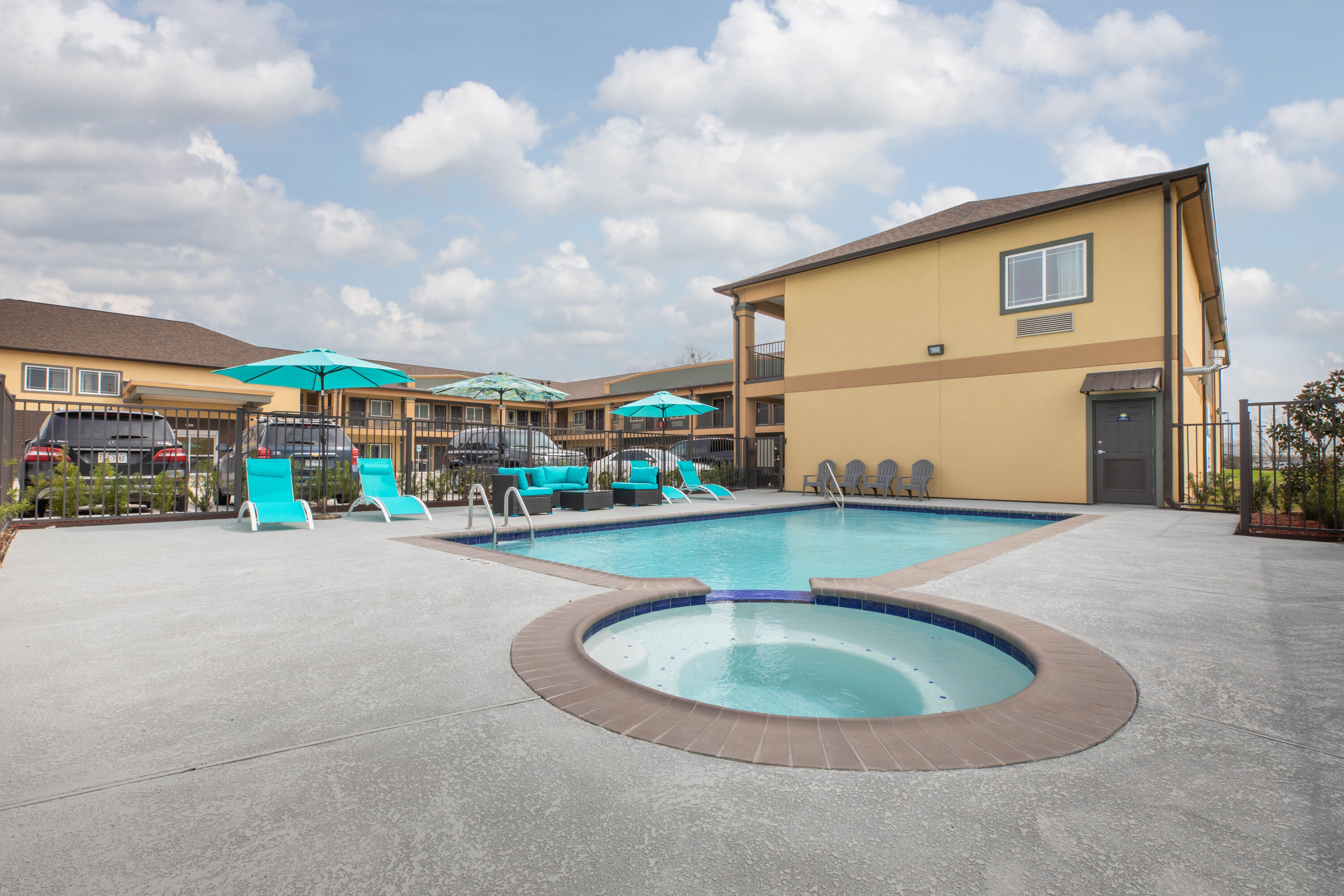 hotels in la porte tx with jacuzzi