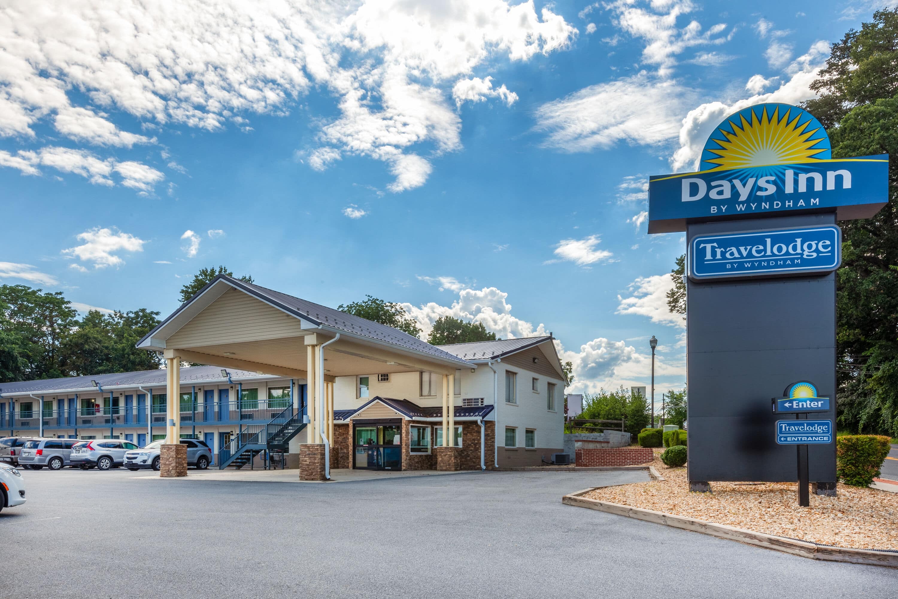 Days Inn By Wyndham Charles Townharpers Ferry Charles Town Wv Hotels