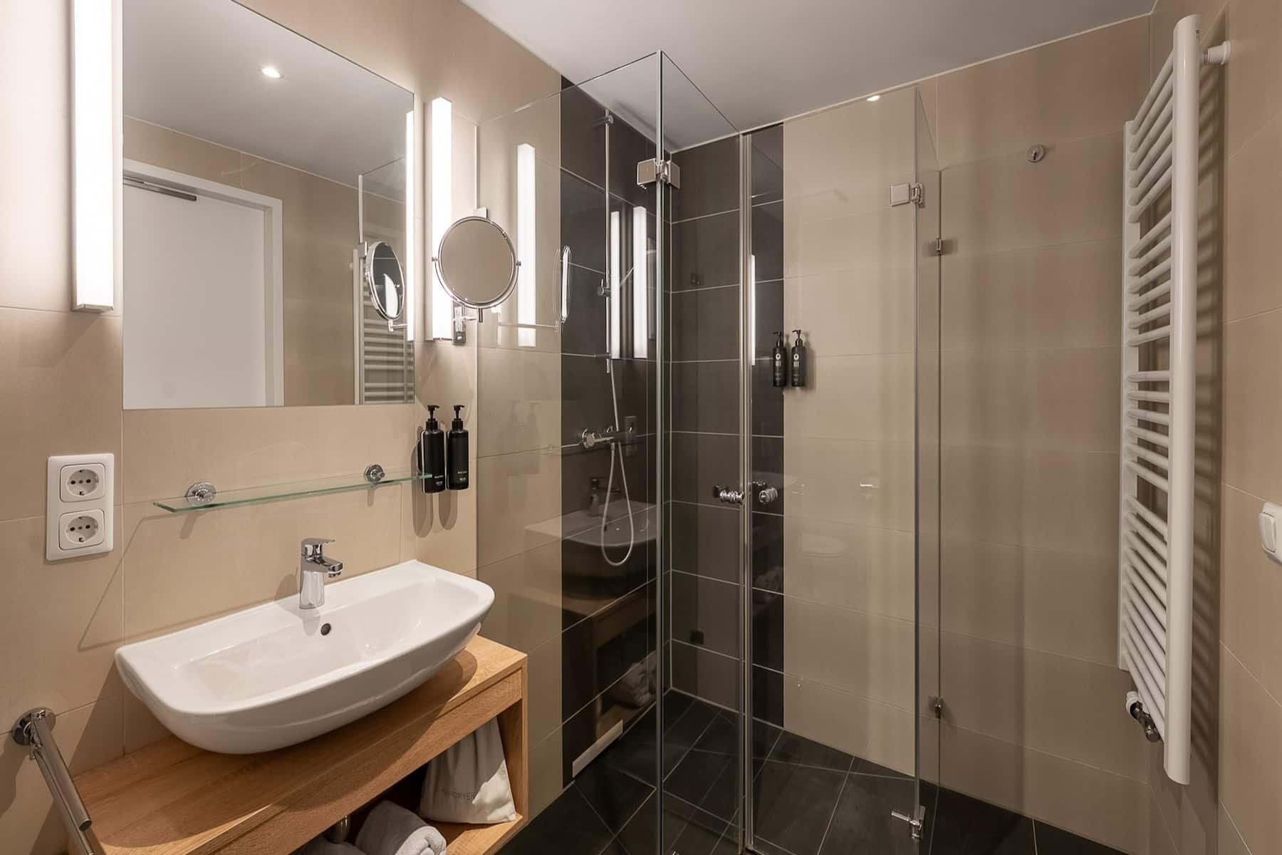 Guest room bath at the Wyndham Garden Munich Messe in Munich, Other than US/Canada