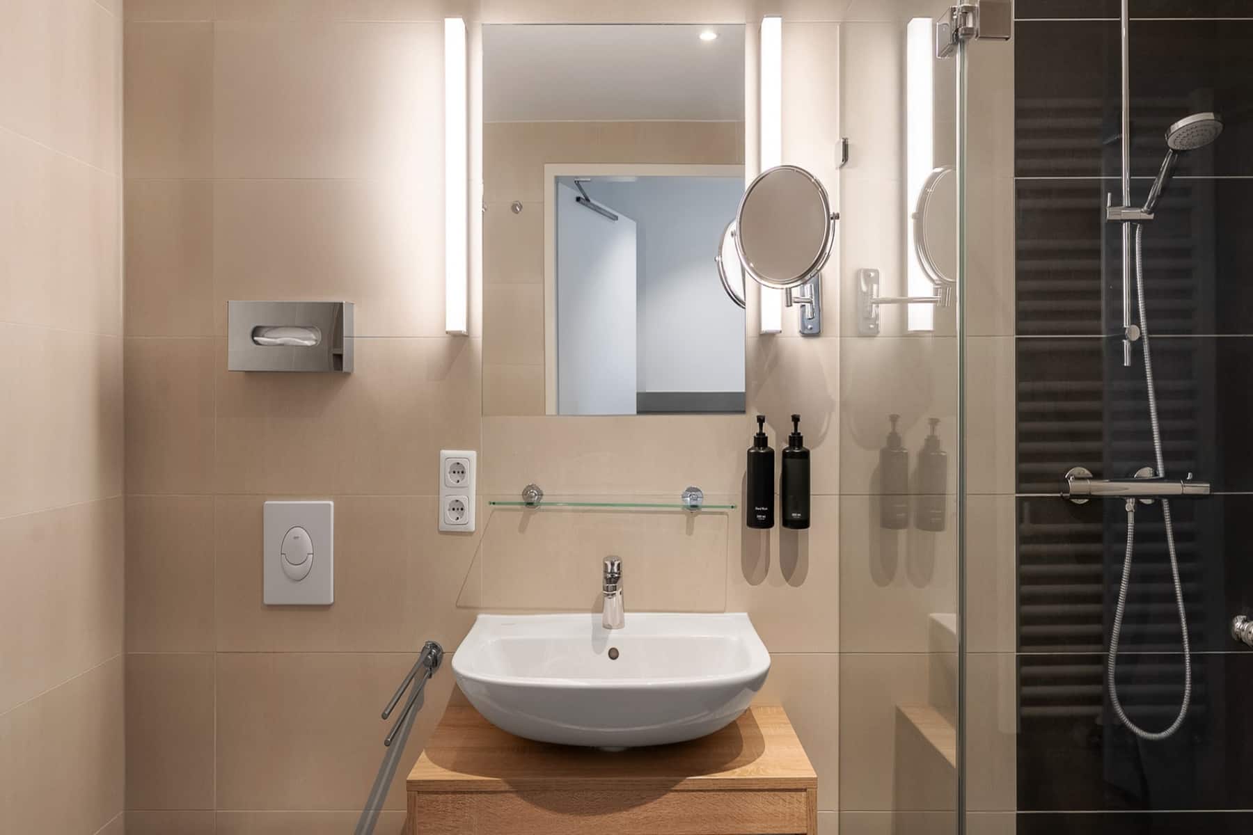 Guest room bath at the Wyndham Garden Munich Messe in Munich, Other than US/Canada