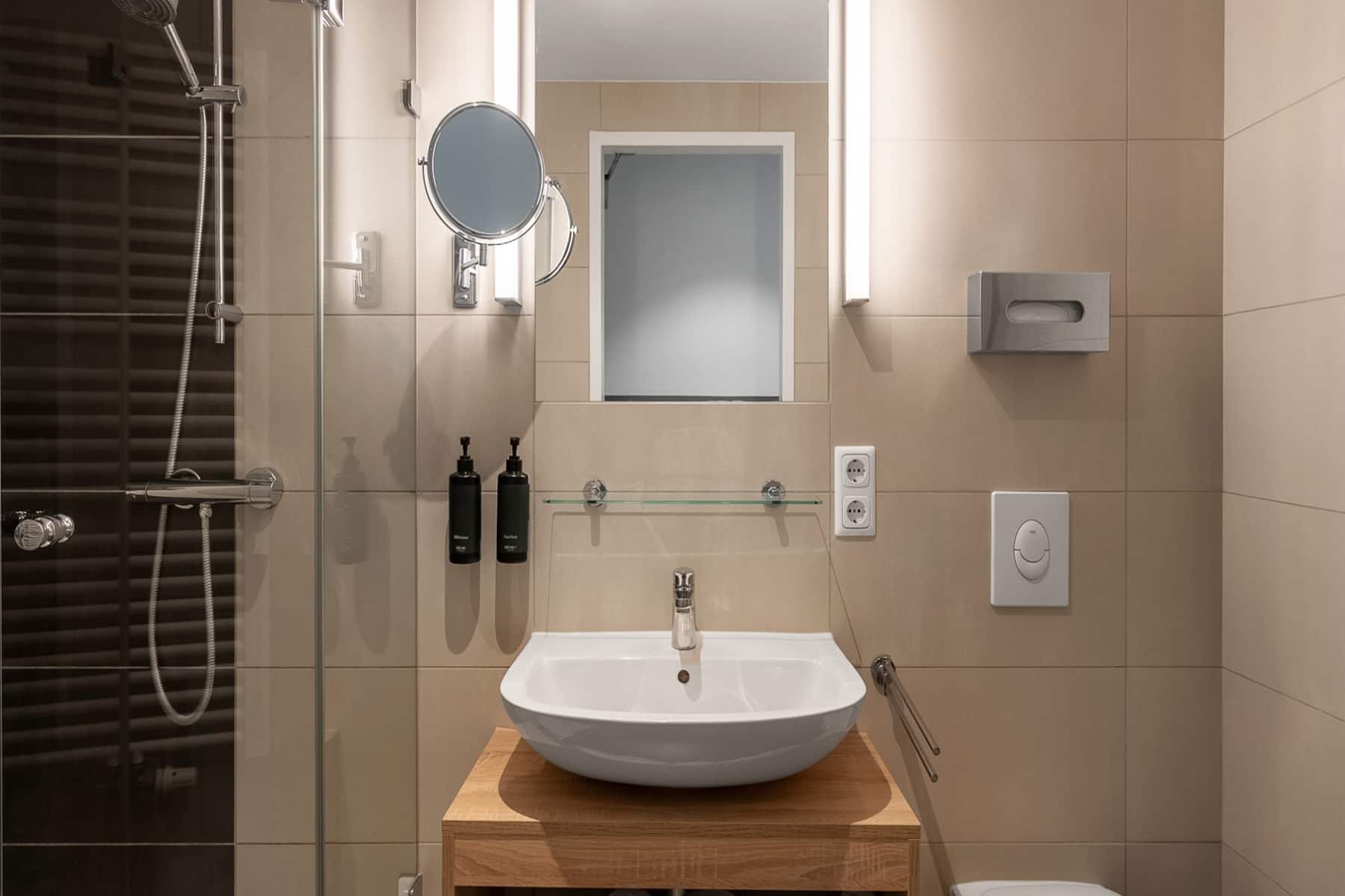 Guest room bath at the Wyndham Garden Munich Messe in Munich, Other than US/Canada