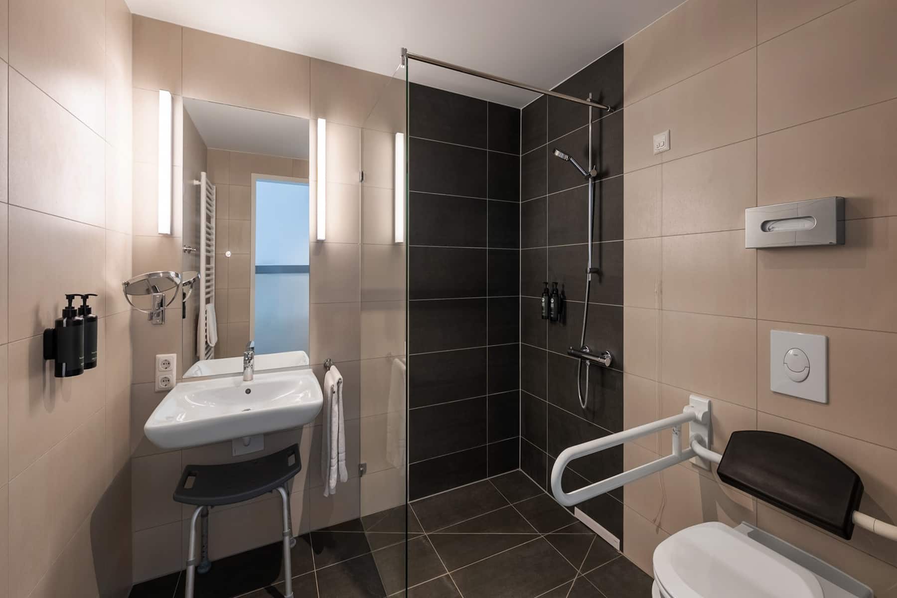 Guest room bath at the Wyndham Garden Munich Messe in Munich, Other than US/Canada