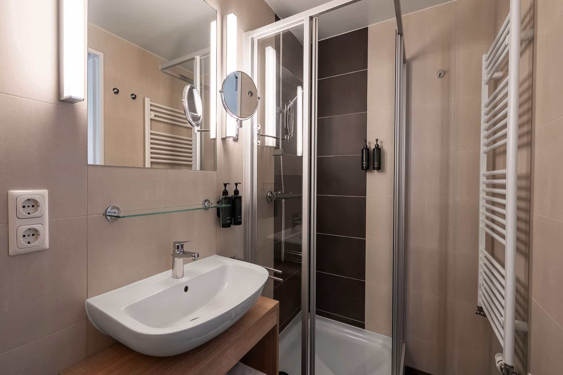 Guest room bath at the Wyndham Garden Munich Messe in Munich, Other than US/Canada