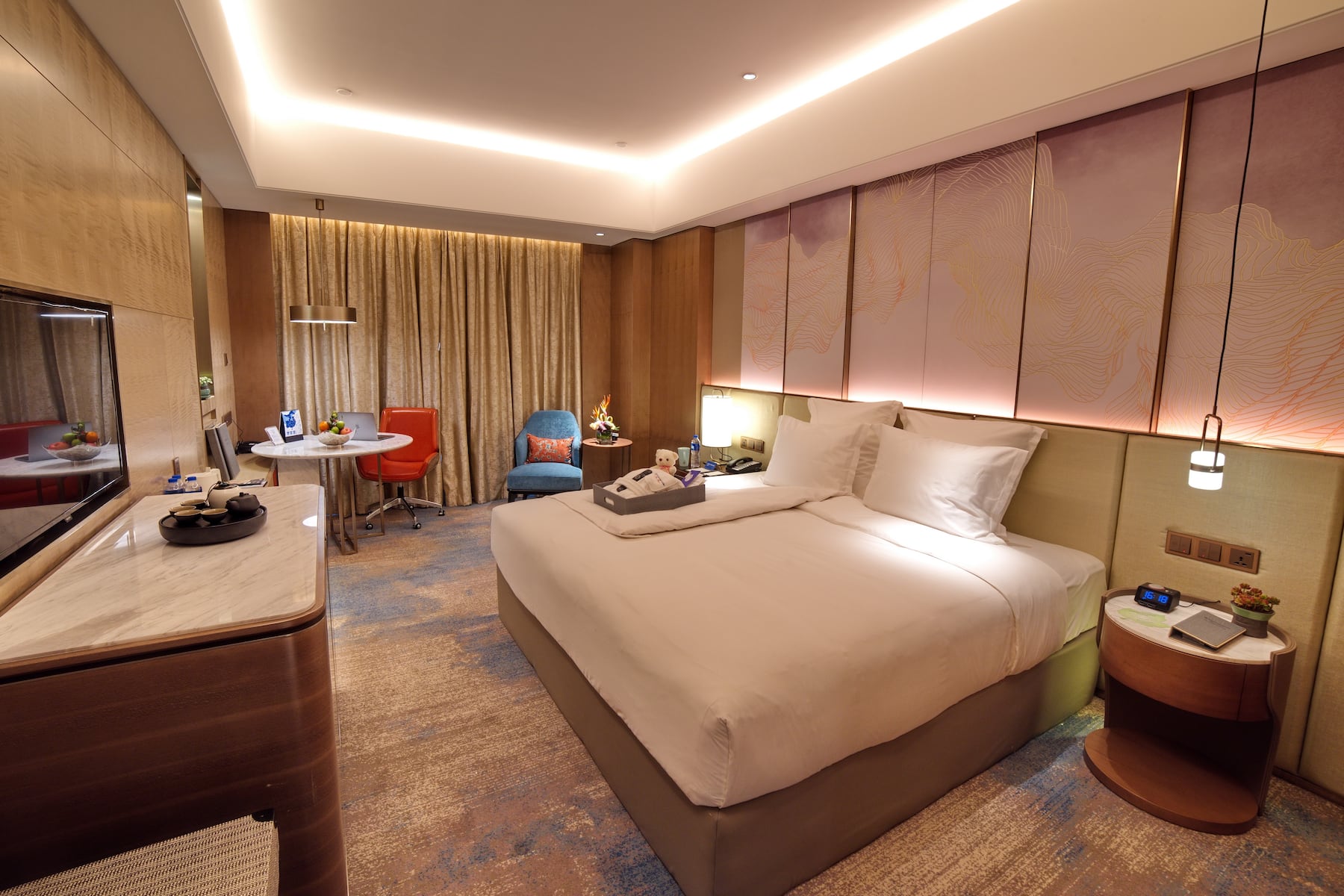 Guest room at the Wyndham Grand Plaza Royale Powerlong Fuyang in Fuyang, Other than US/Canada