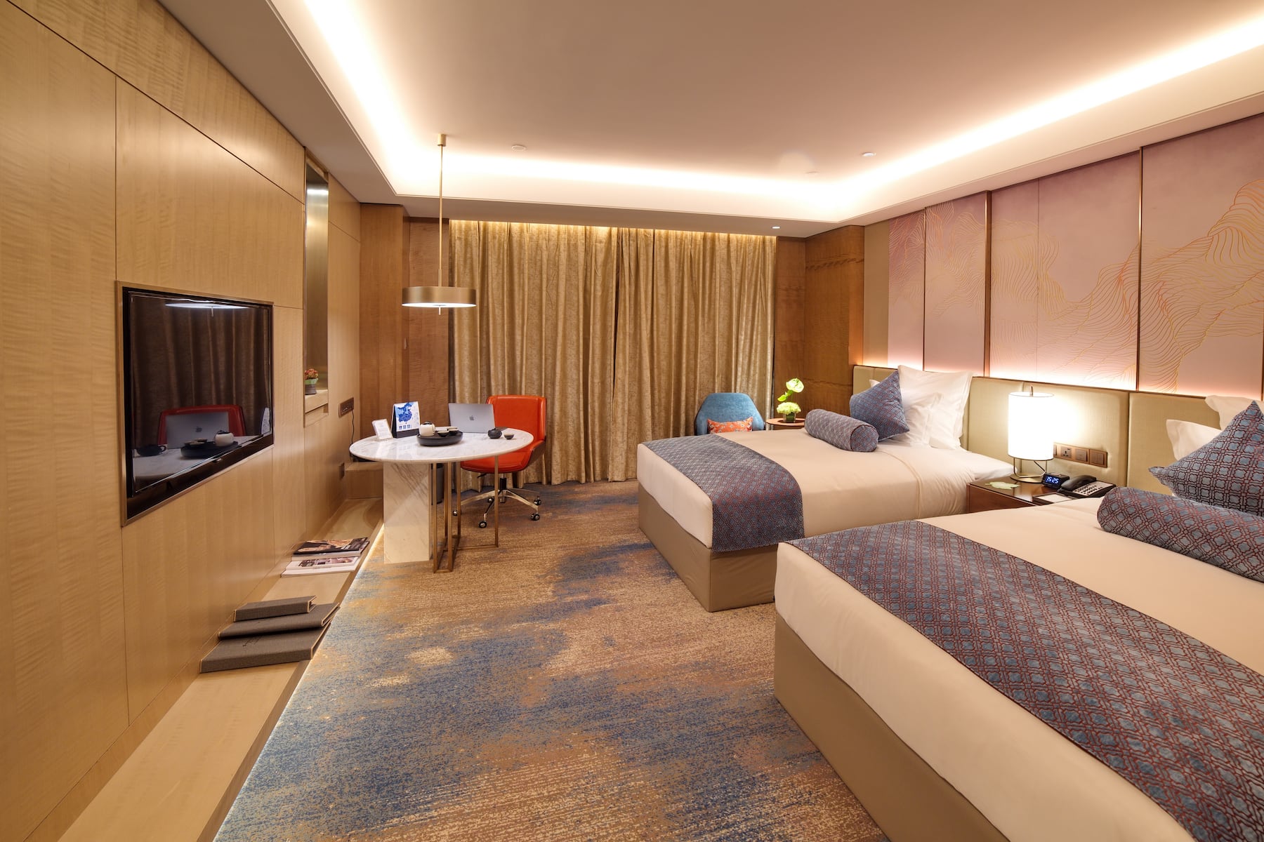 Guest room at the Wyndham Grand Plaza Royale Powerlong Fuyang in Fuyang, Other than US/Canada