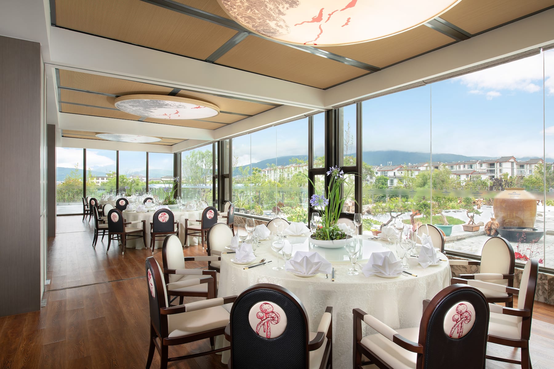 Wyndham Grand Royal Hotel Jinlin Lijiang restaurant main dining in Lijiang, Other than US/Canada