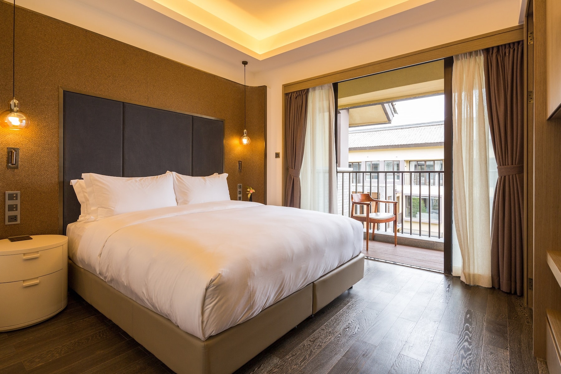 Guest room at the Wyndham Grand Royal Hotel Jinlin Lijiang in Lijiang, Other than US/Canada