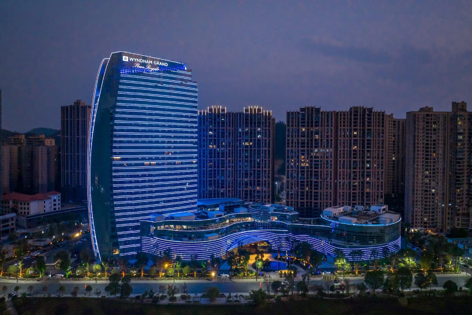Exterior Dusk Image of Wyndham Grand Plaza Royale Yujia Anhua hotel in Yiyang, Other than US/Canada