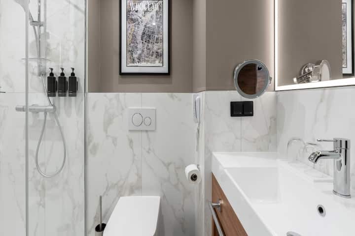 Guest room bath at the Wyndham Wroclaw Old Town in Wroclaw, Other than US/Canada