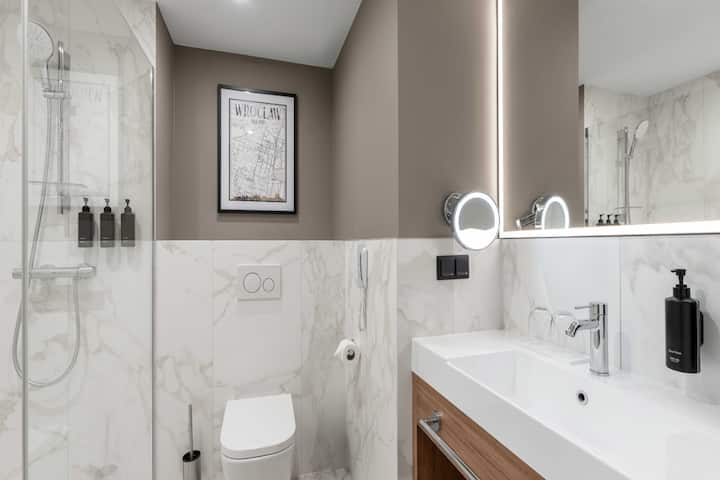 Guest room bath at the Wyndham Wroclaw Old Town in Wroclaw, Other than US/Canada