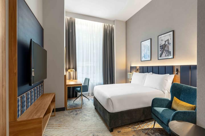 Guest room at the Wyndham Wroclaw Old Town in Wroclaw, Other than US/Canada