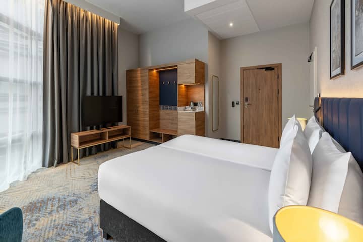 Guest room at the Wyndham Wroclaw Old Town in Wroclaw, Other than US/Canada