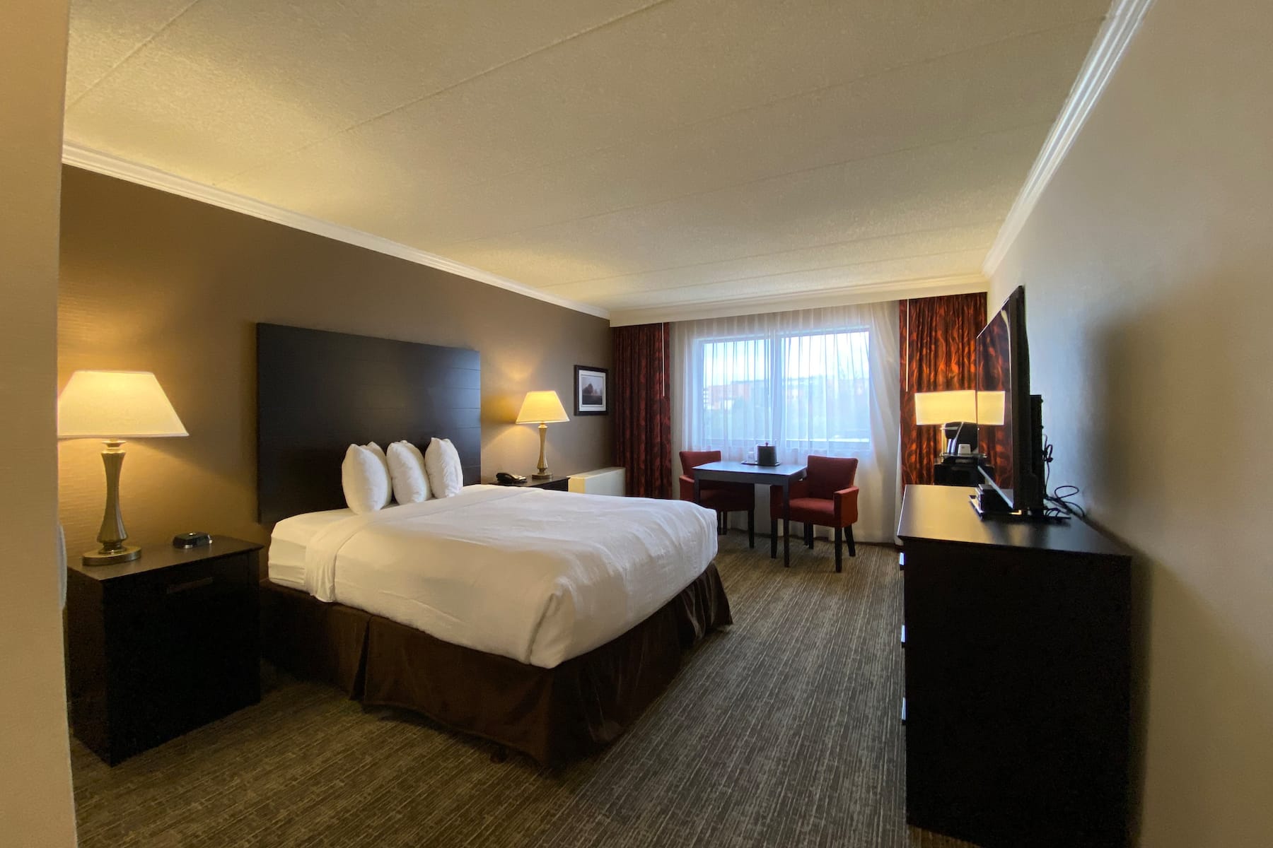 Guest room at the Wyndham Minneapolis South/Burnsville in Burnsville, Minnesota
