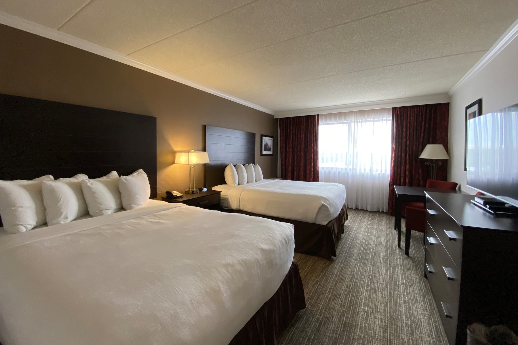 Guest room at the Wyndham Minneapolis South/Burnsville in Burnsville, Minnesota